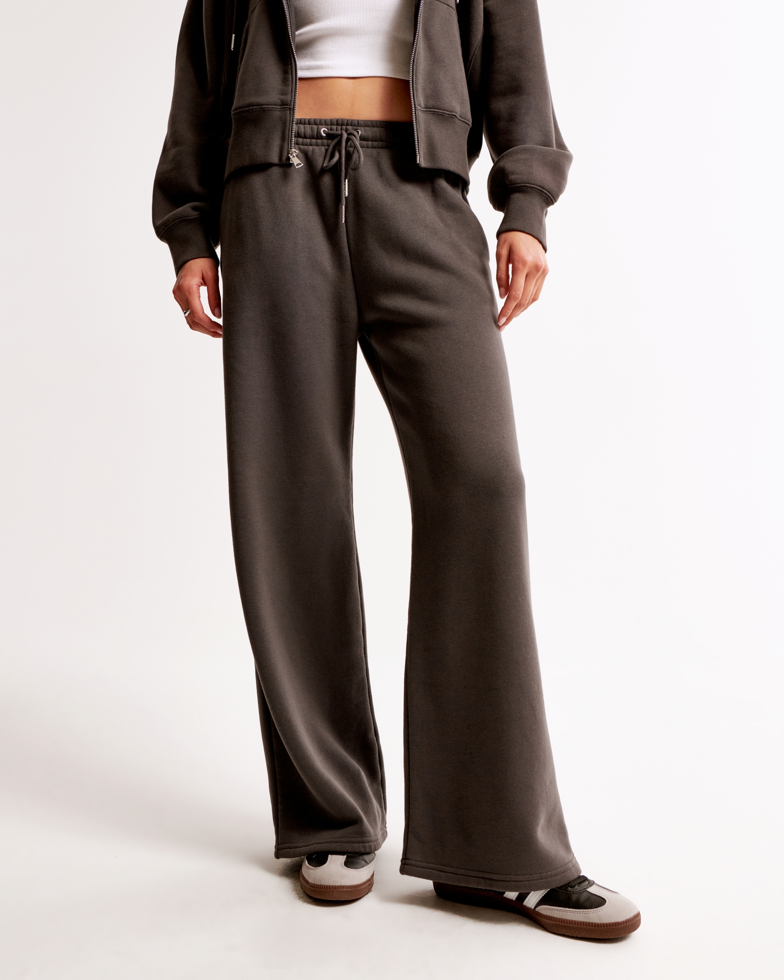 Essential Sunday Wide Leg Sweatpant