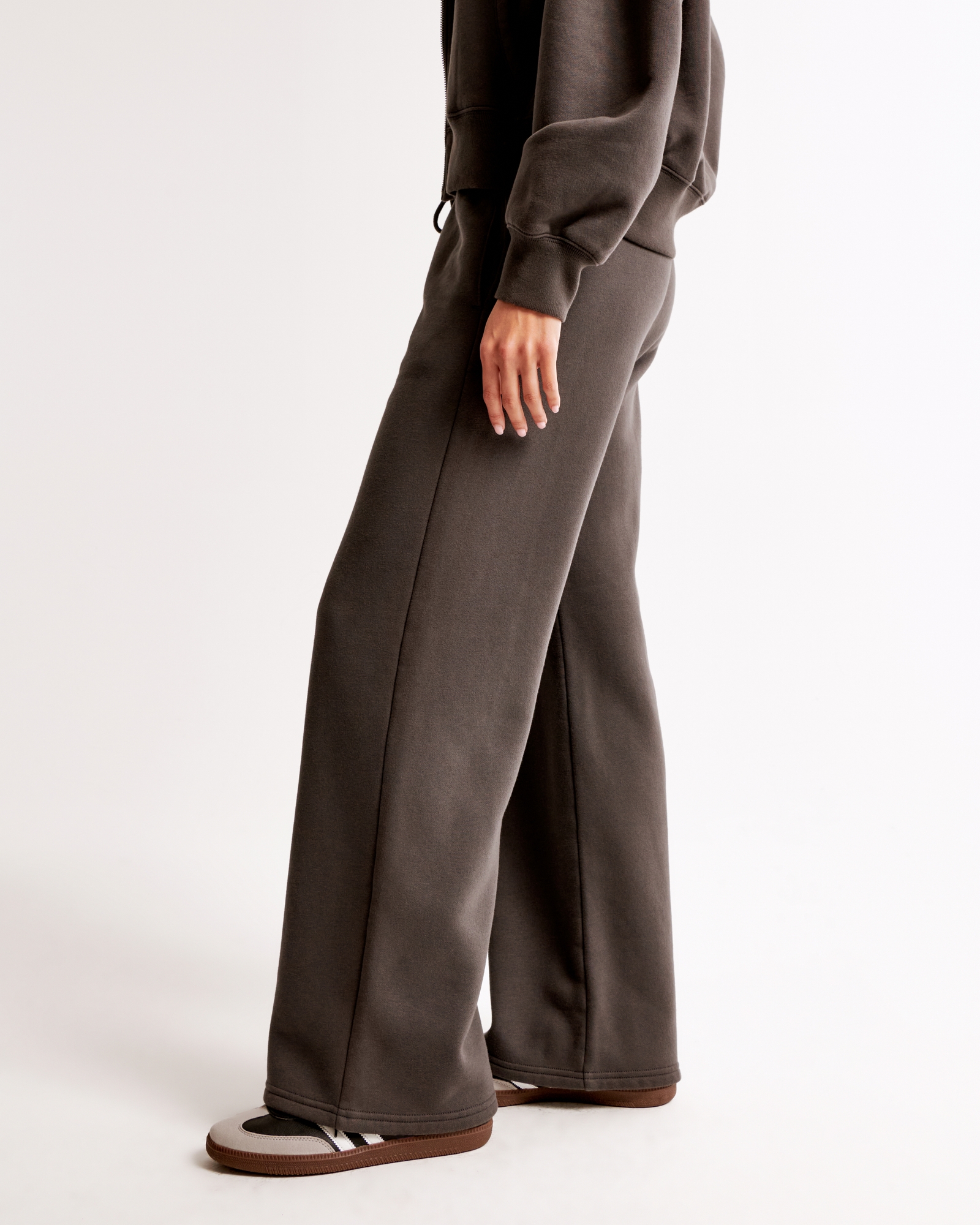 Essential Sunday Wide Leg Sweatpant