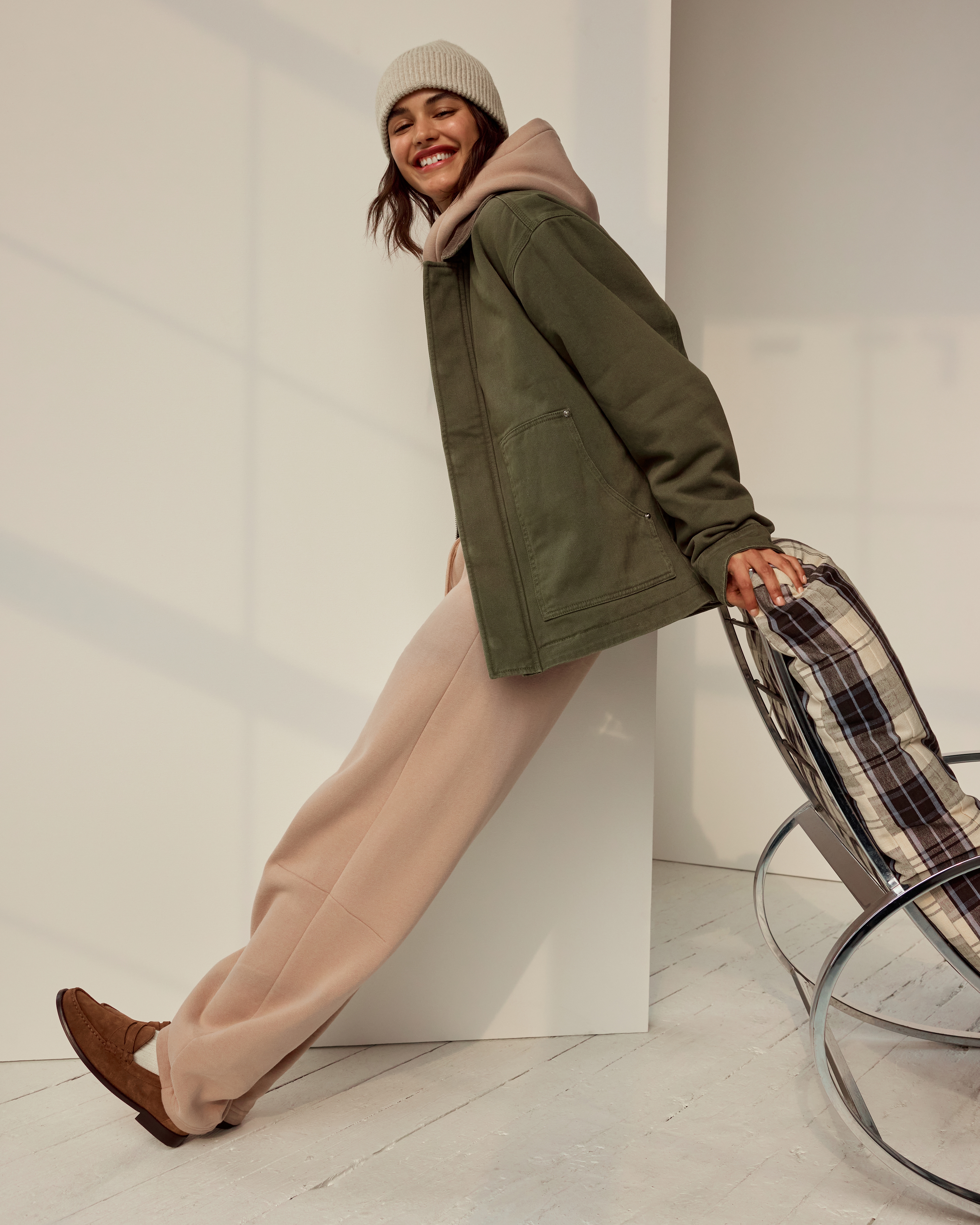 Женские брюки Abercrombie & Fitch High Rise Sunday Barrel Sweatpant — фото 4