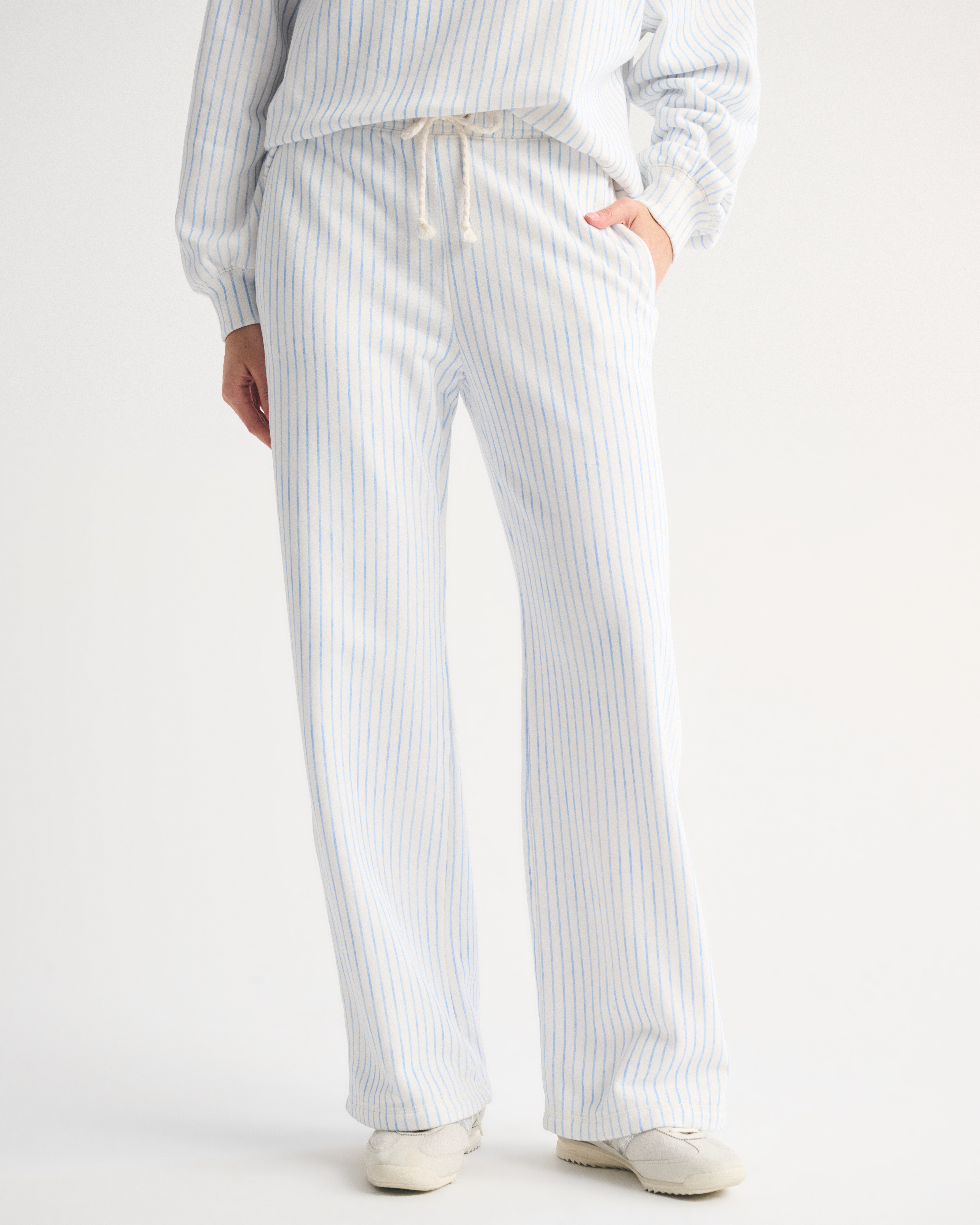 Женские брюки Abercrombie & Fitch High Rise Wide Leg Sweatpant, цвет: Синий полосатый — фото 3