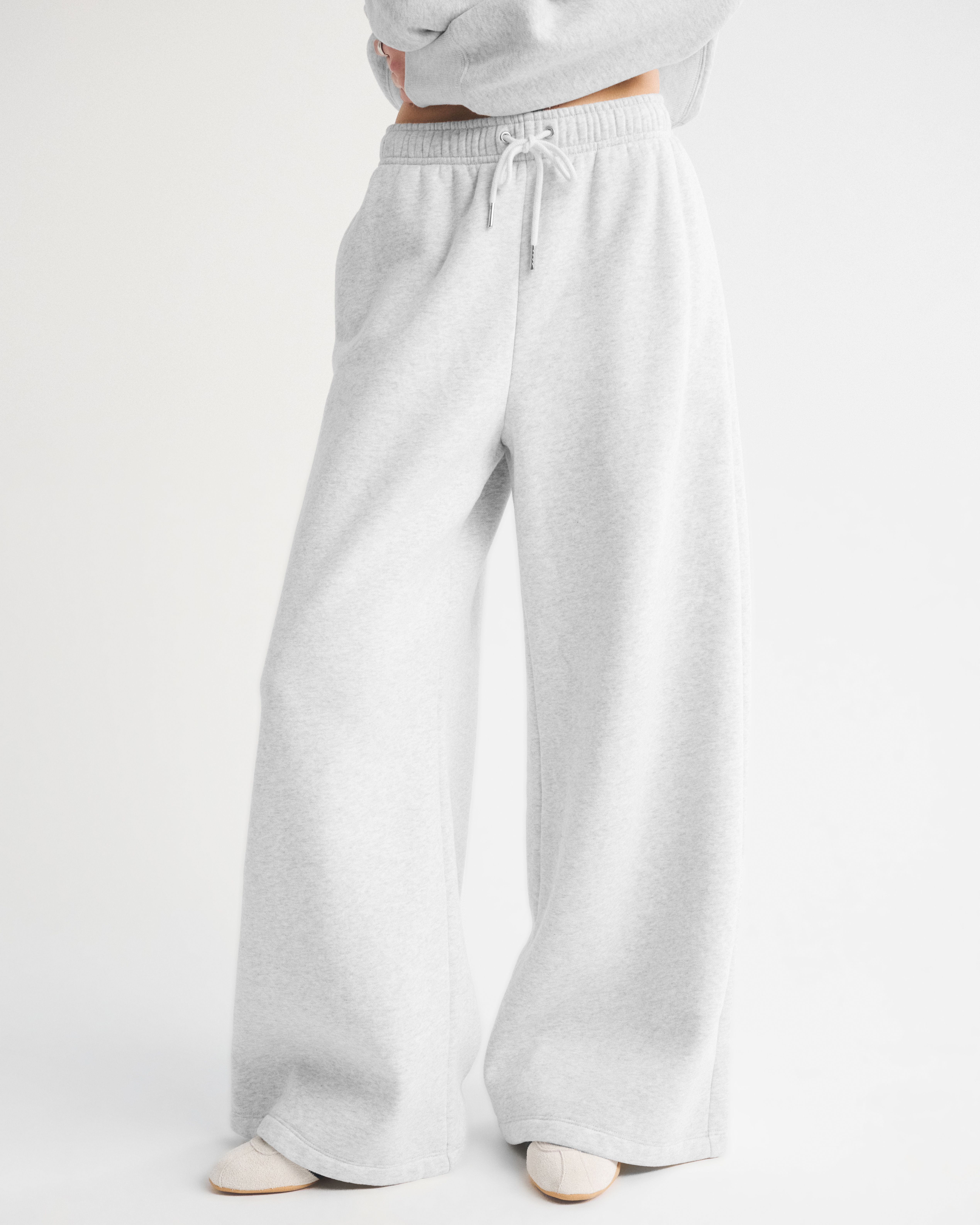 Женские брюки Abercrombie & Fitch High Rise Sunday Ultra Wide Leg Sweatpant — фото 3