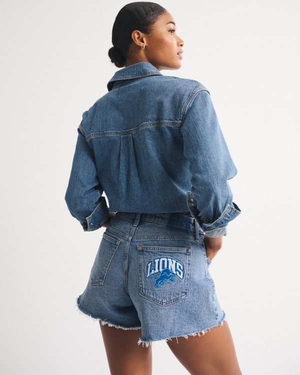 Detroit Lions Curve Love Mid Rise A-Line Denim Short, Medium Wash - Lions view 2