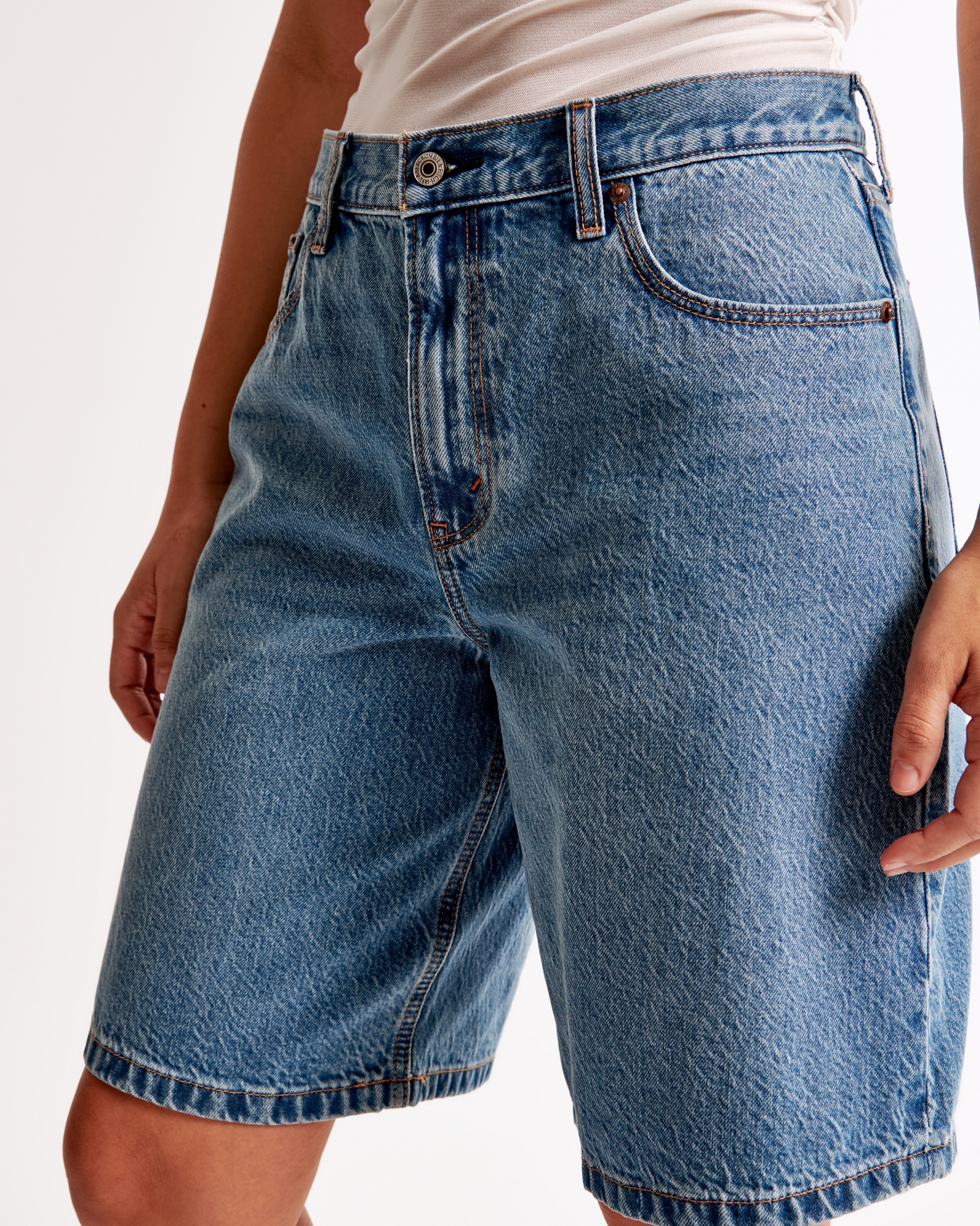 Curve Love Mid Rise 10" Loose Short
