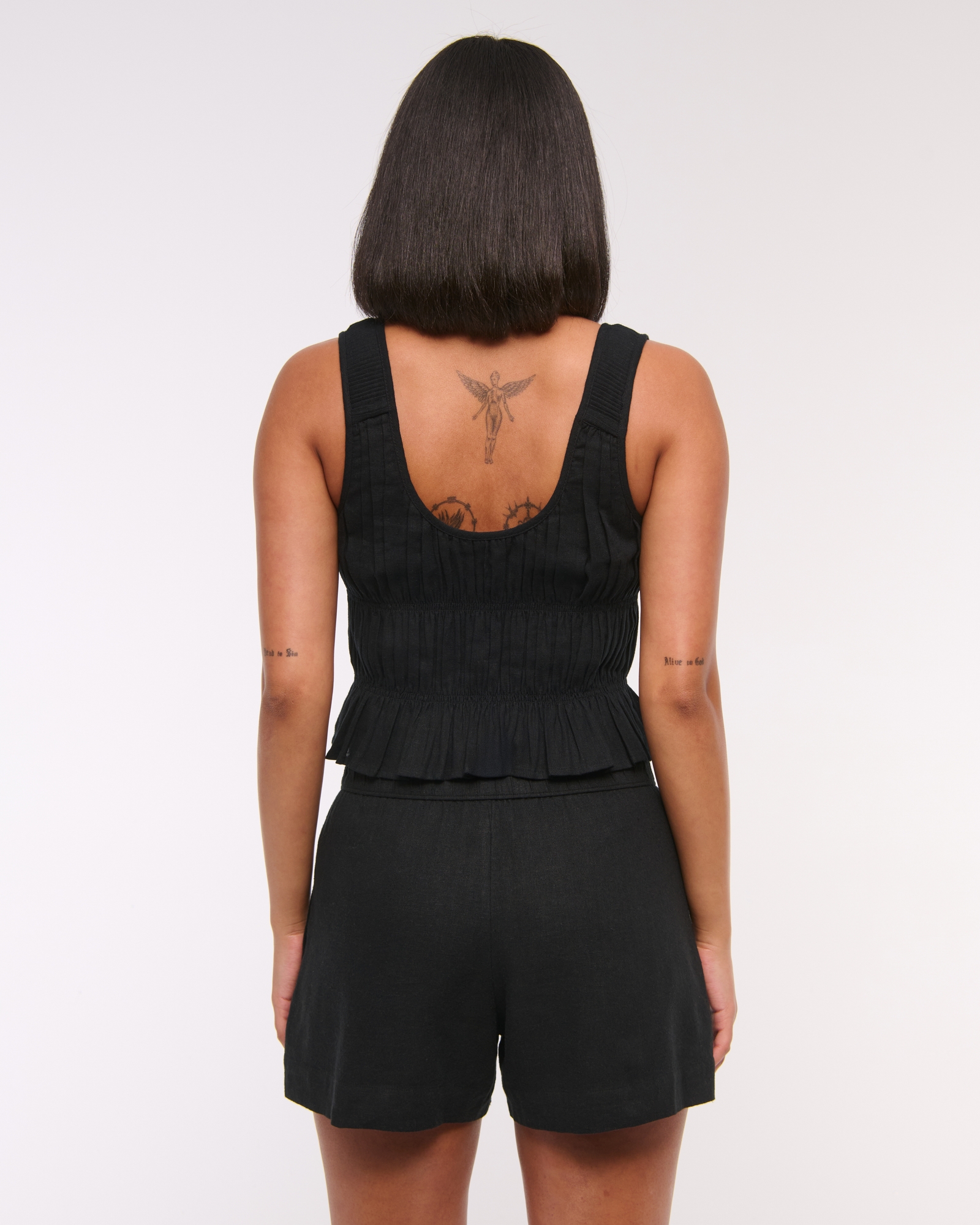 Mid Rise Linen-Blend Pull-On Short