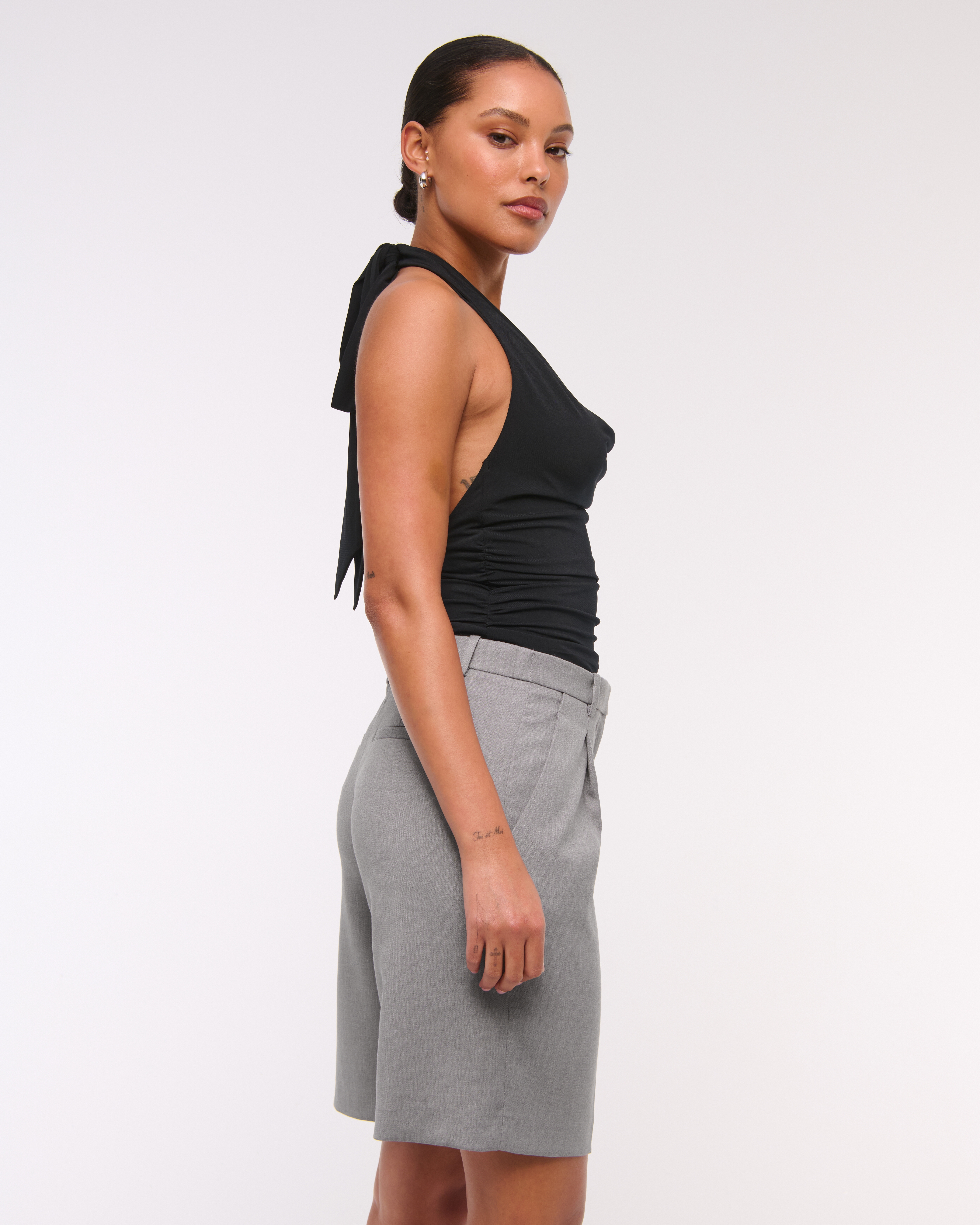 Abercrombie & Fitch Mid Rise Bermuda Short In Gray