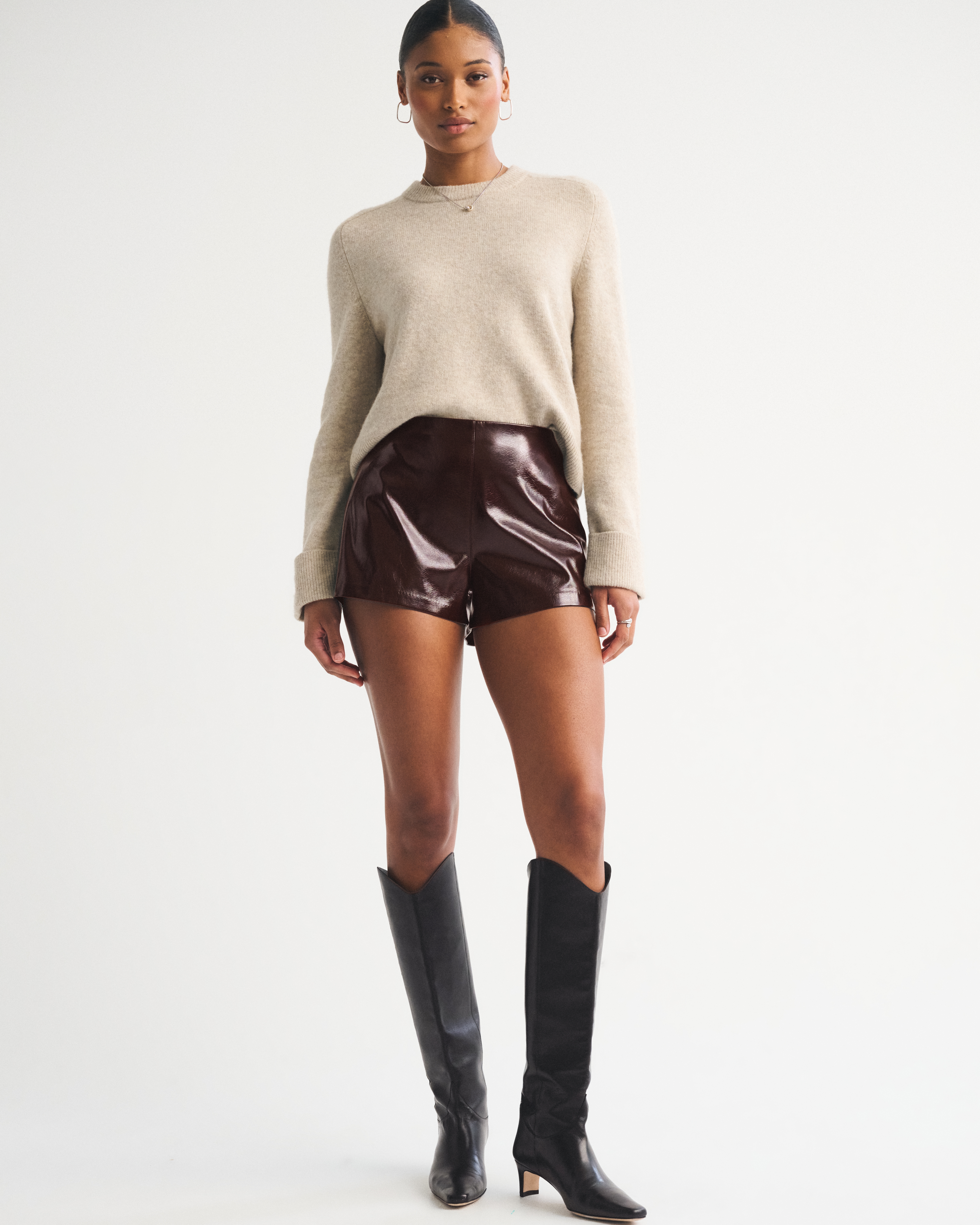 Женские брюки Abercrombie & Fitch Curve Love Stretch Vegan Glossy Leather Micro Short — фото 3