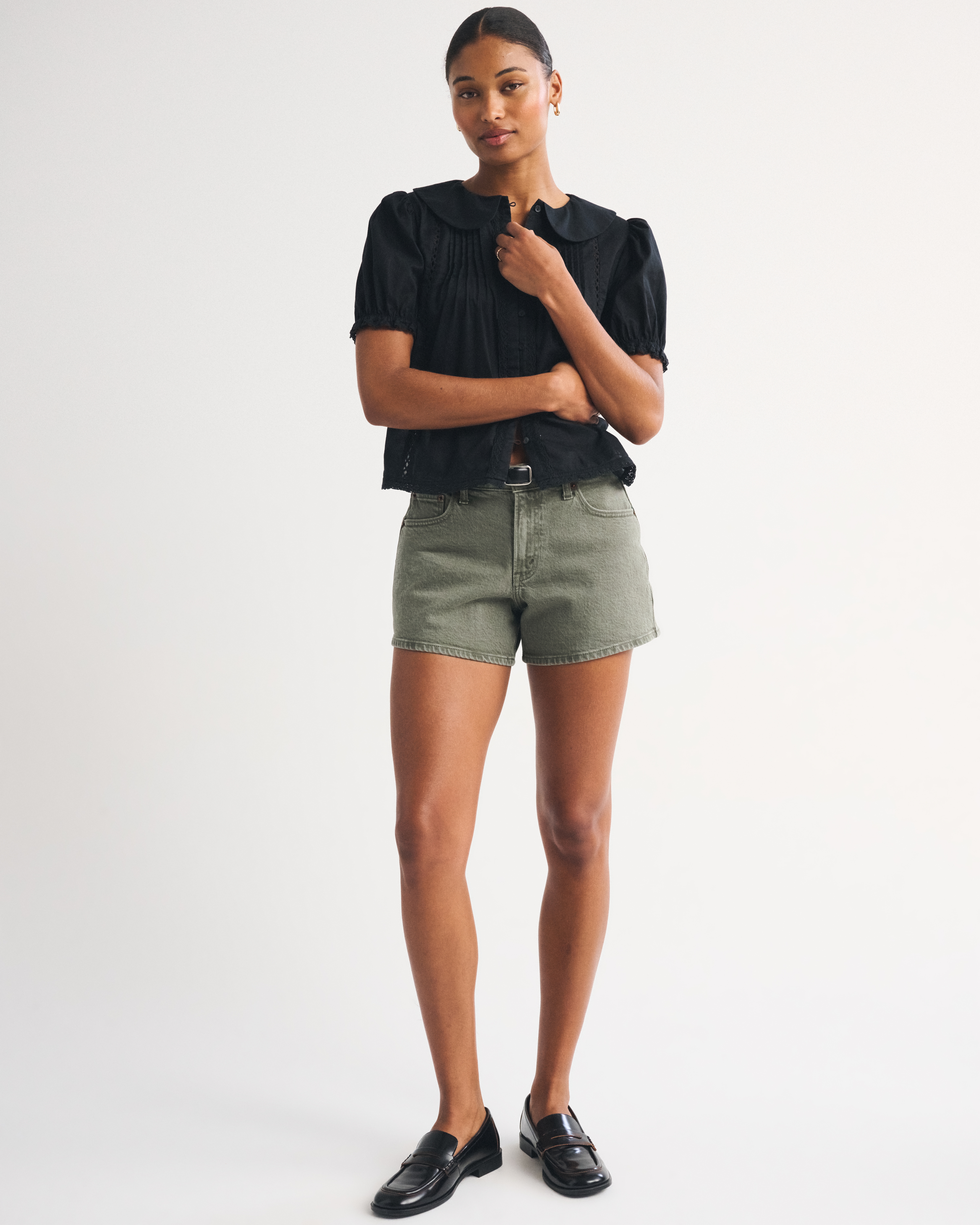 Женские брюки Abercrombie & Fitch Curve Love Mid Rise A-Line Short, цвет: Зелёный — фото 3