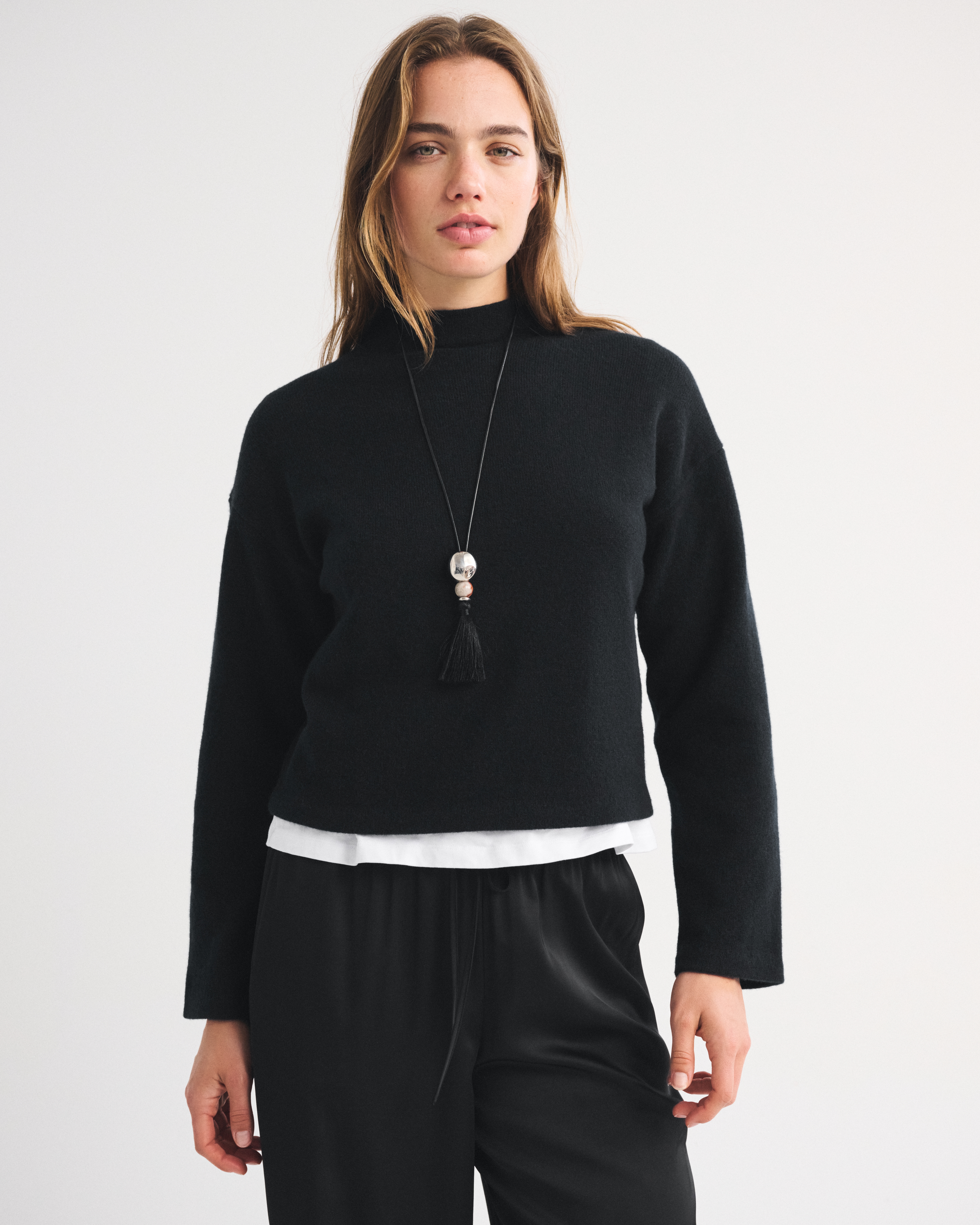Женский свитер Abercrombie & Fitch 100% Merino Wool Easy Mock Neck, цвет: Чёрный — фото 2
