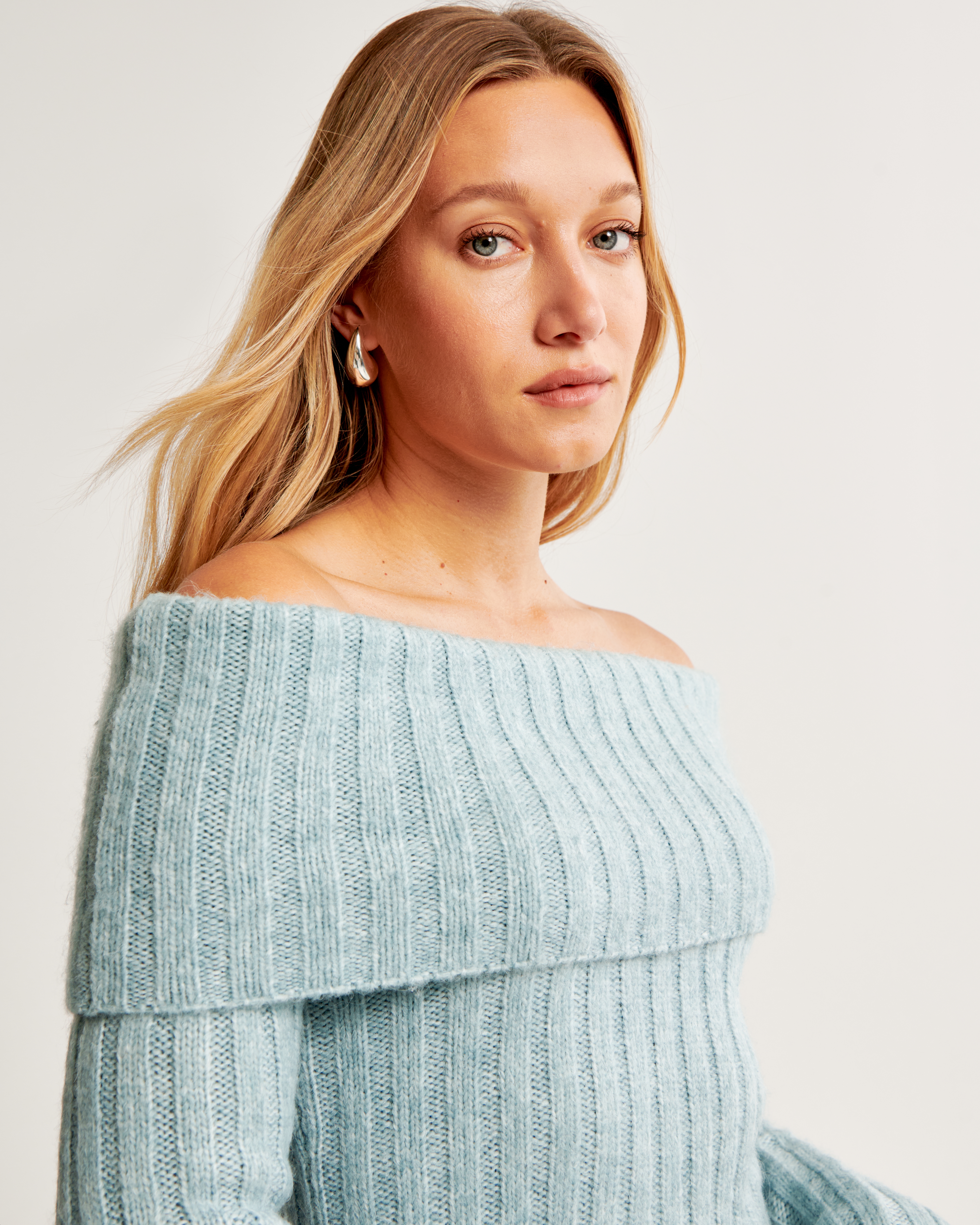 Abercrombie off 2024 the shoulder sweater