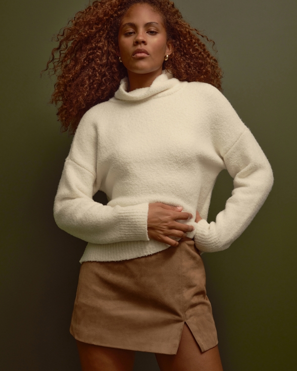 Vol. 28 Relaxed Boucle Turtleneck Sweater, Cream