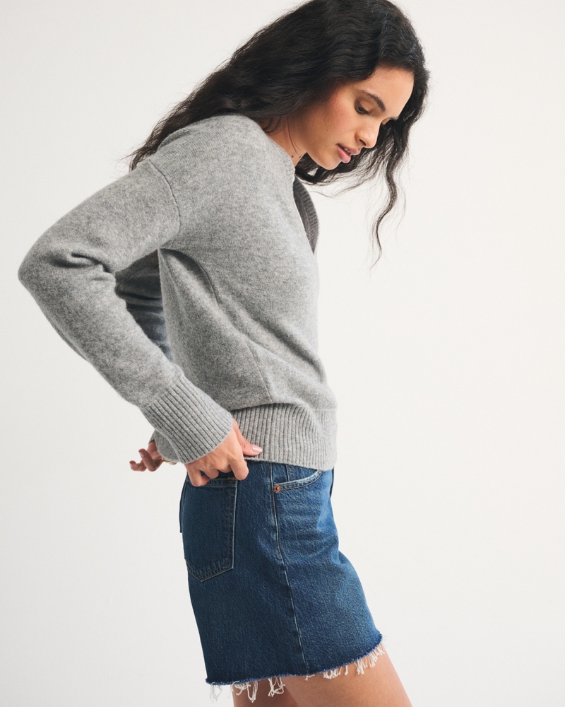 Merino Wool-Blend V-Neck Sweater - thumbnail 4