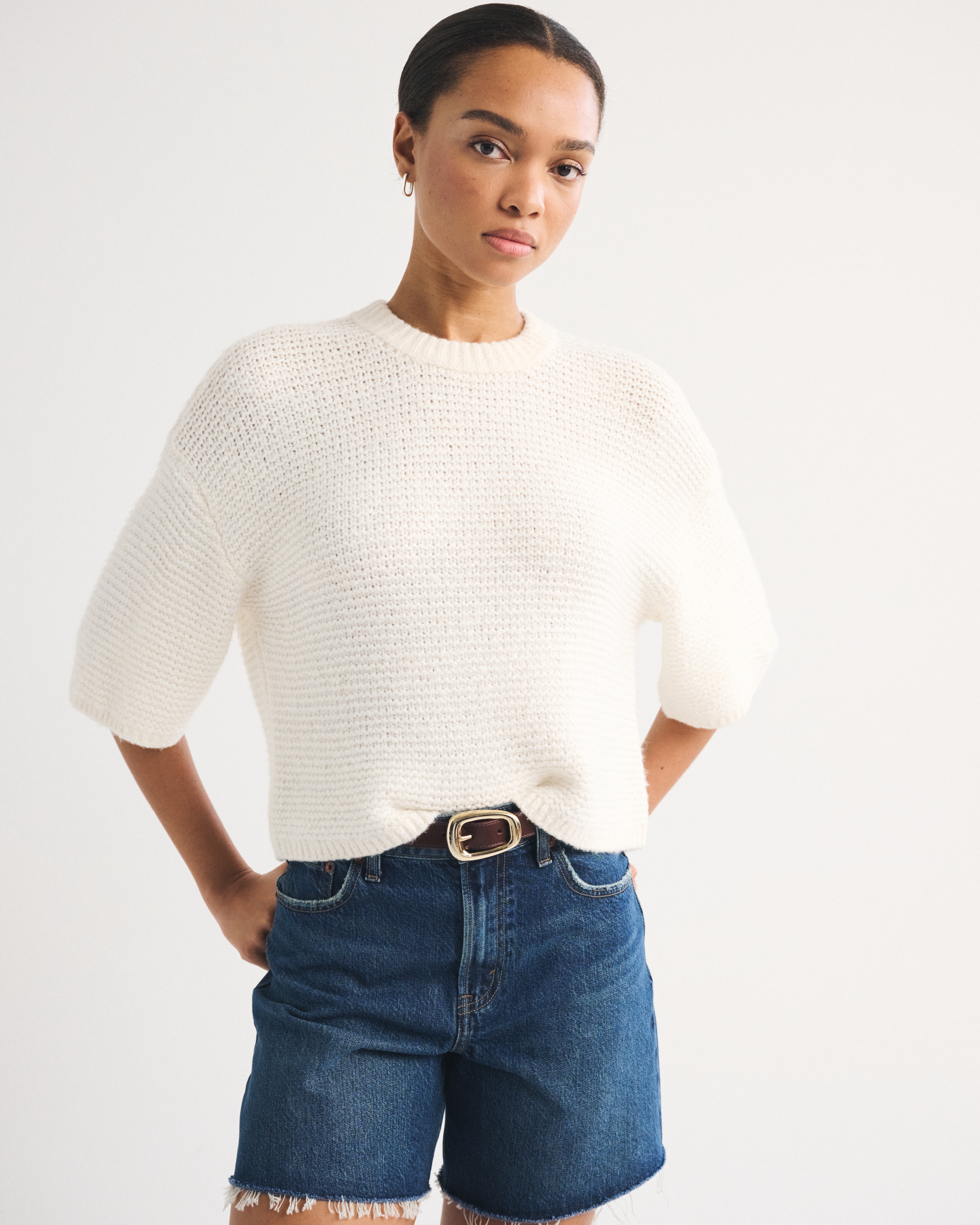 Женский свитер Abercrombie & Fitch Short-Sleeve Boxy Sweater Tee, цвет: Кремовый — фото 2