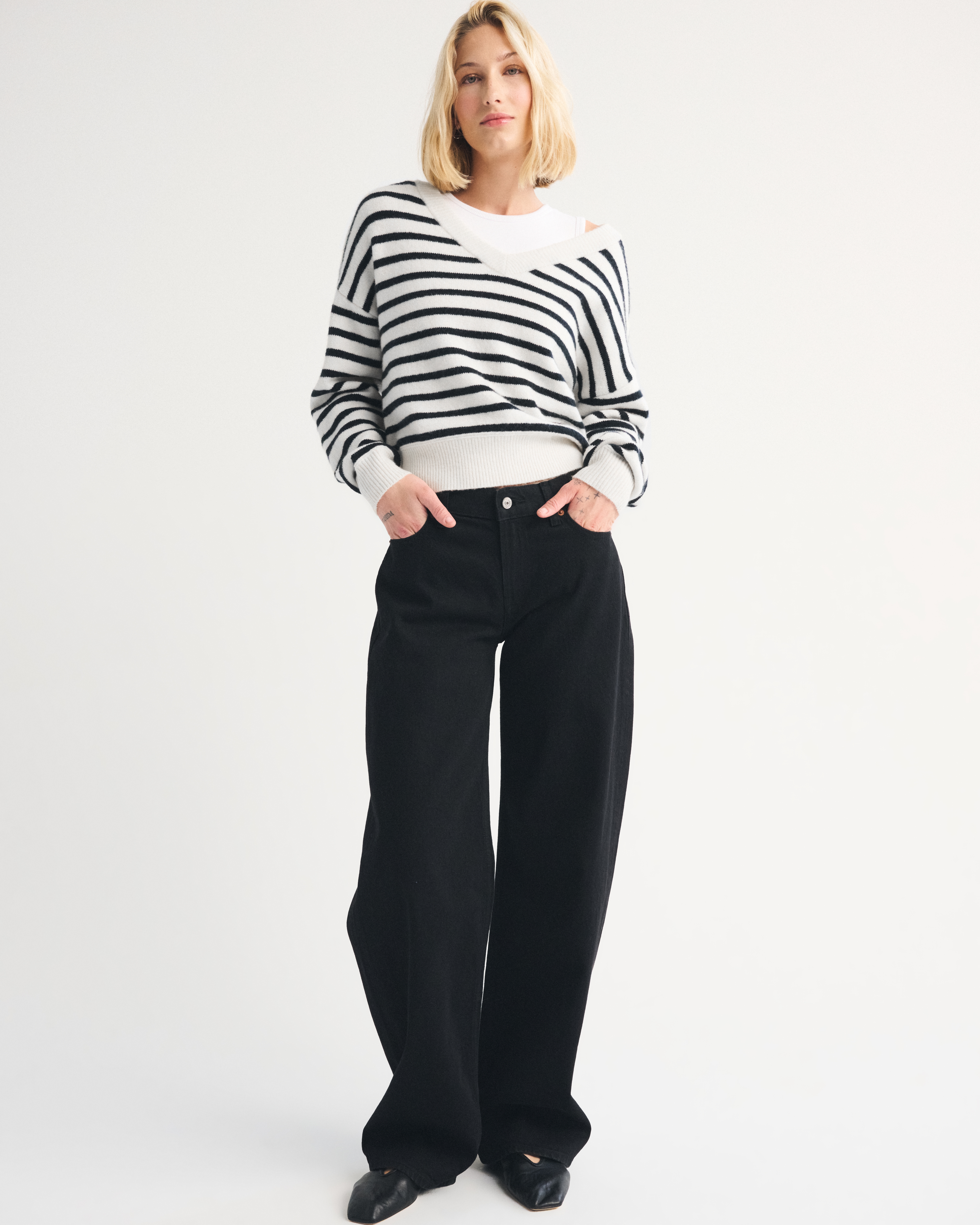 Женские свитеры Abercrombie & Fitch Merino Wool-Blend V-Neck Sweater — фото 3