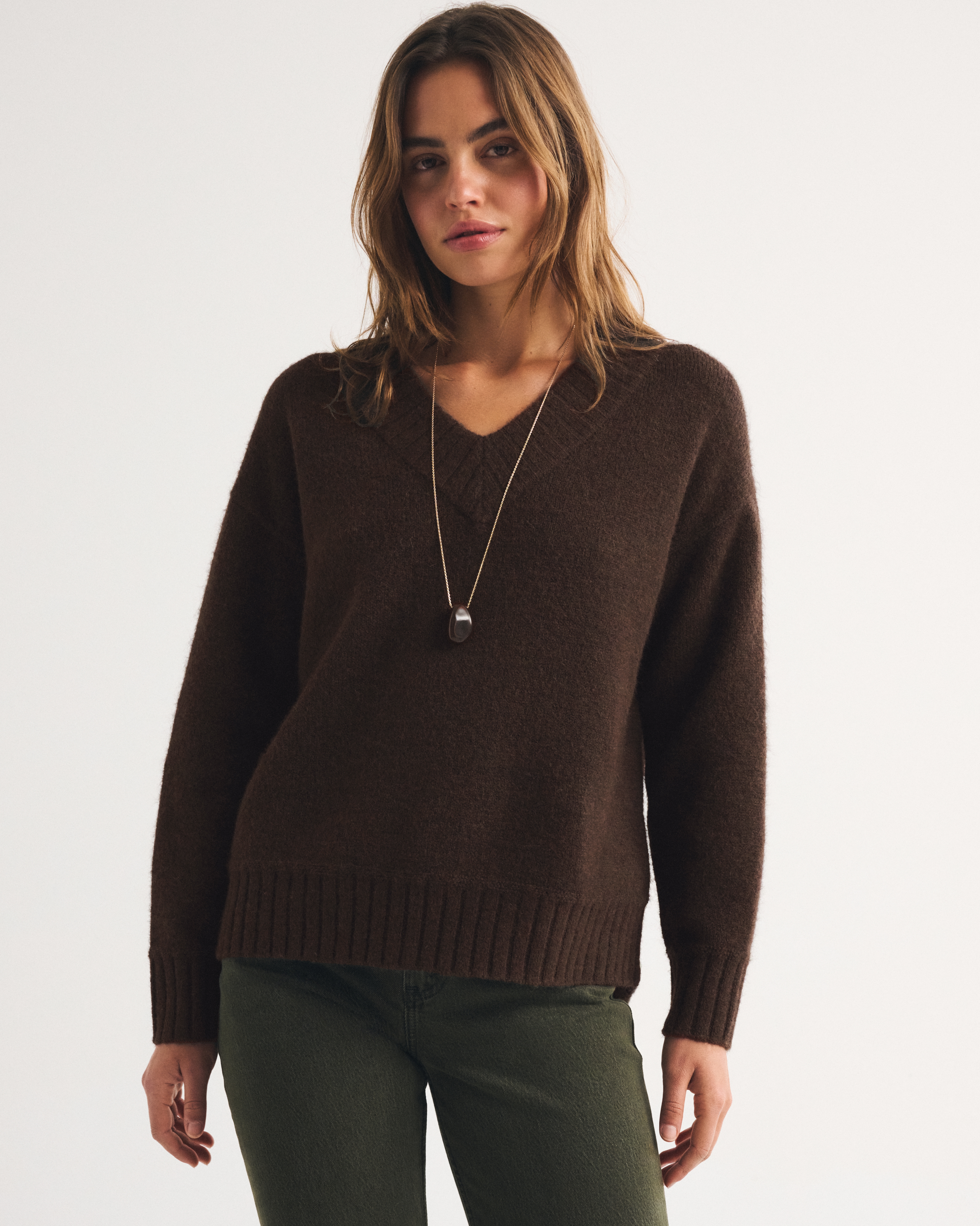 Женские свитеры Abercrombie & Fitch Wool-Blend Dad V-Neck Sweater — фото 2