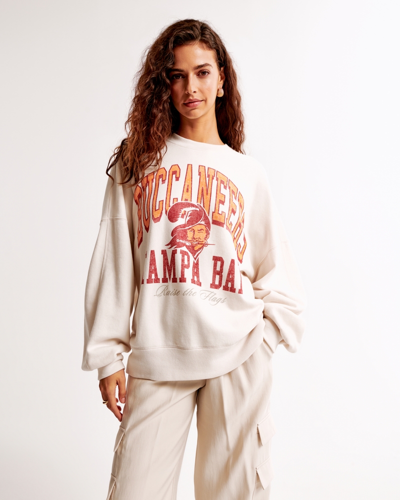Tampa Bay Buccaneers Graphic Oversized Sunday Crew