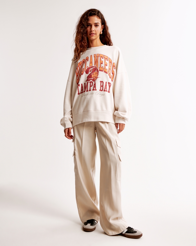 Tampa Bay Buccaneers Graphic Oversized Sunday Crew