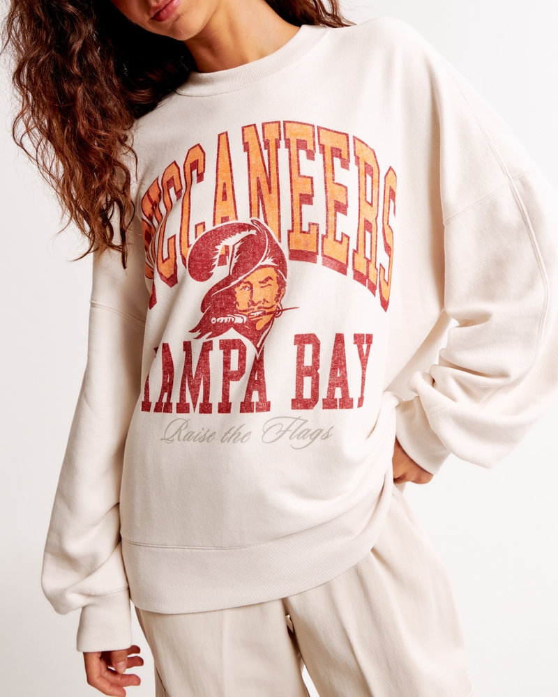 Tampa Bay Buccaneers Graphic Oversized Sunday Crew
