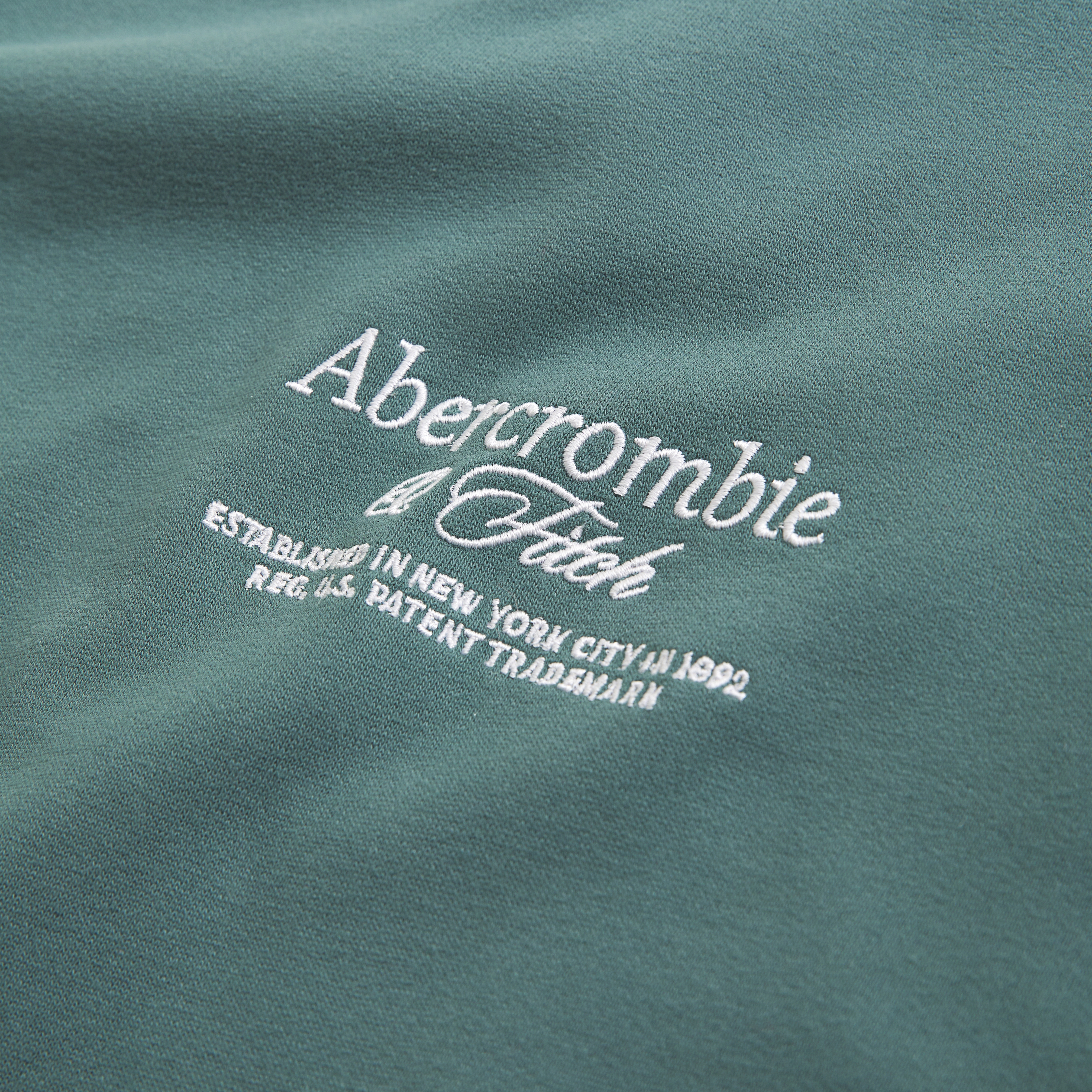 【Abercrombie & Fitch】アイコン ロゴ ファジー ニット Abercrombie & Fitch】アイコン ロゴ ファジー ニット 関送込