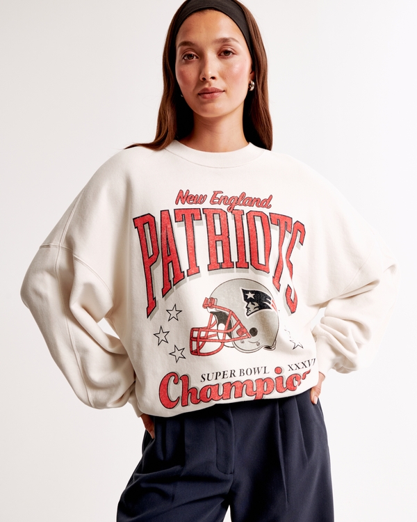 New England Patriots Graphic Oversized Sunday Crew, Cream