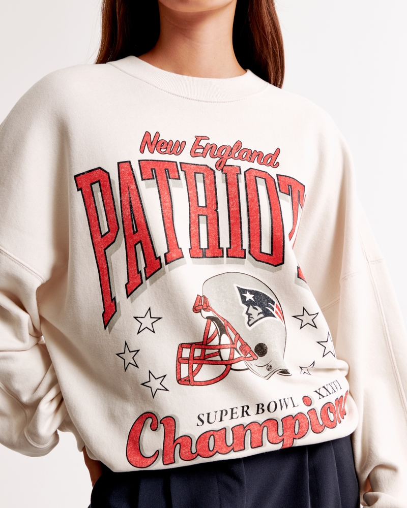 New England Patriots Graphic Oversized Sunday Crew