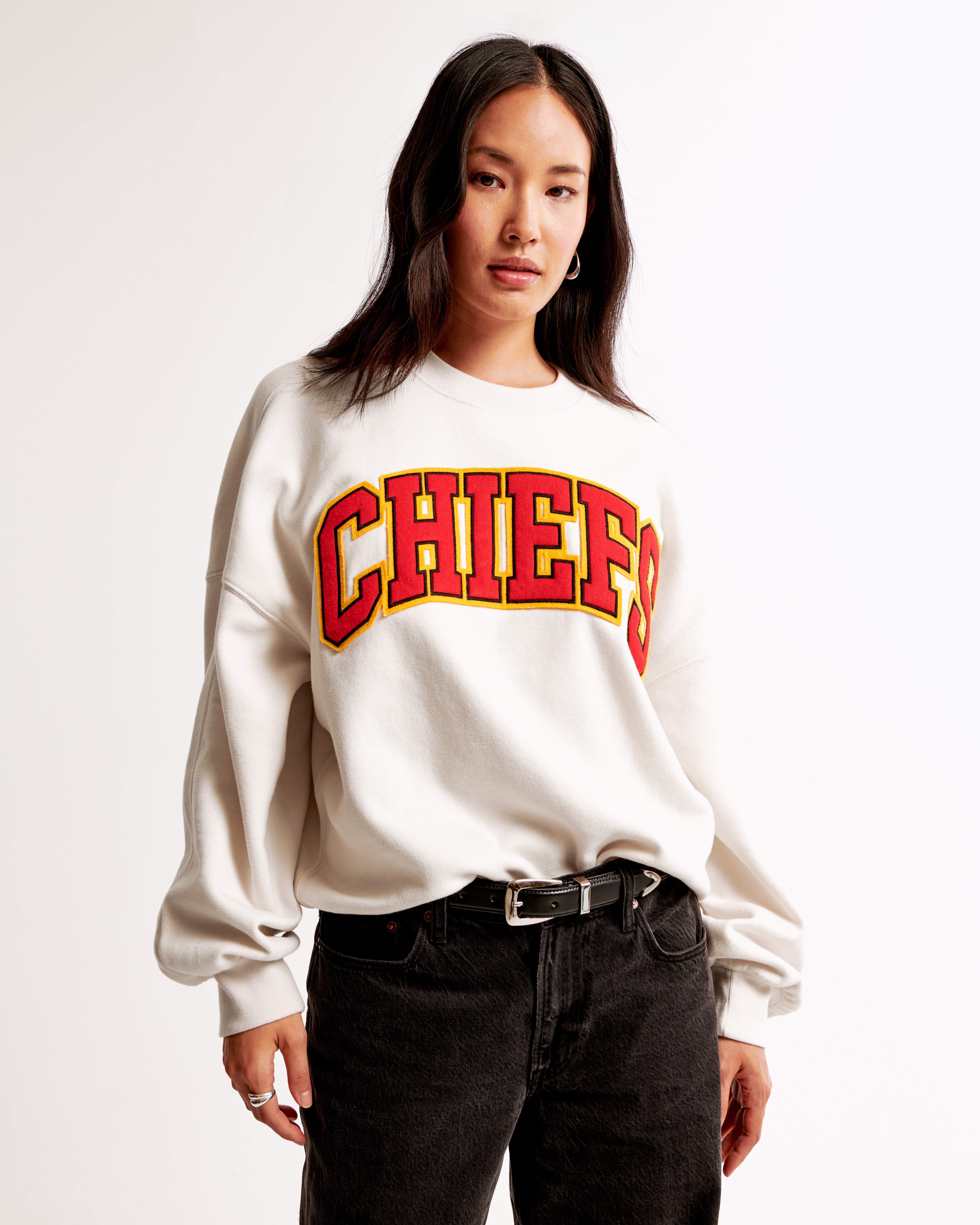 Abercrombie & Fitch Kansas City Chiefs Graphic Oversized Sunday Crew In White