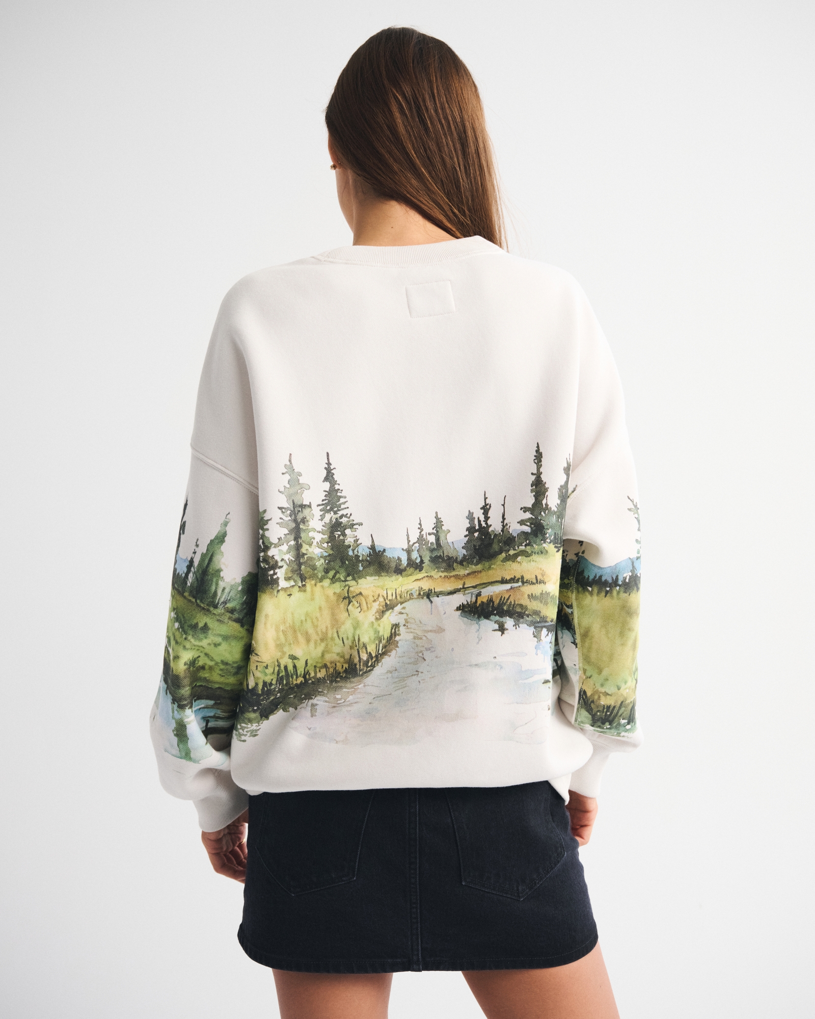 Wildlife Graphic Oversized Sunday Crew