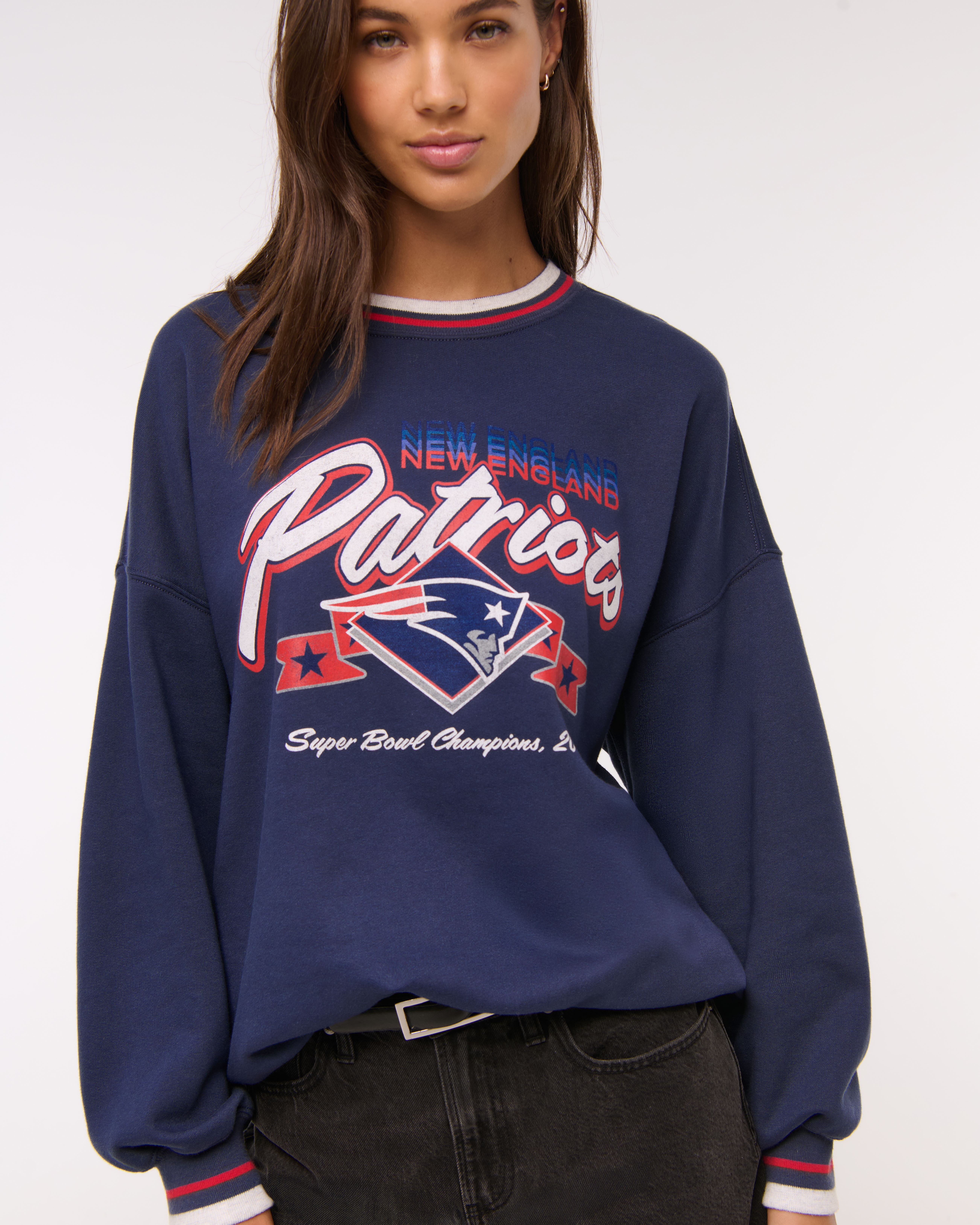 ★Abercrombie & Fitch★New England Patriotsスウェット Men's New England Patriots Graphic Crew Sweatshirt | Men's
