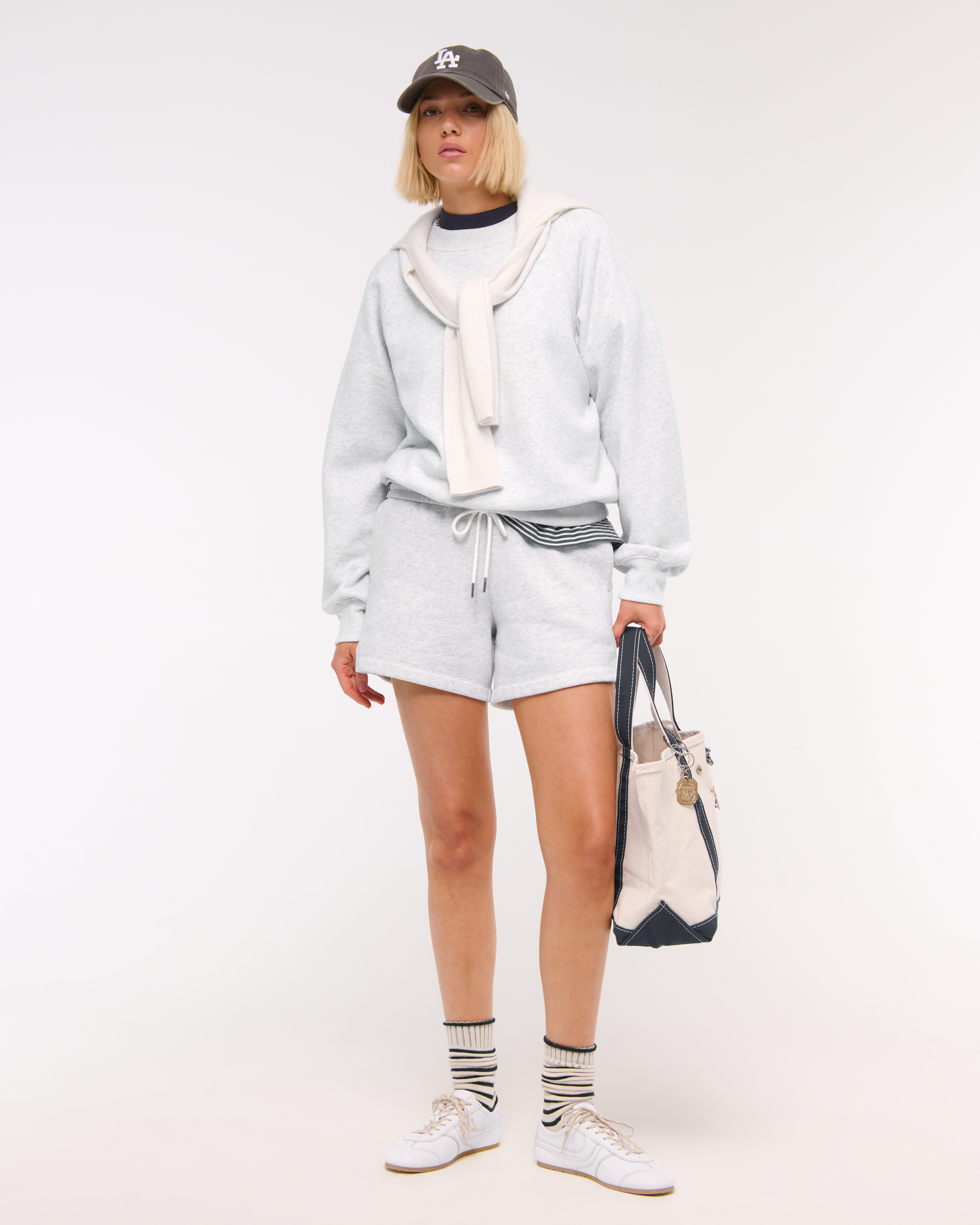 新品未使用　Bibiy ANGELICA SWEATSHIRT グレー bibiy ANGELICA SWEATSHIRT グレー