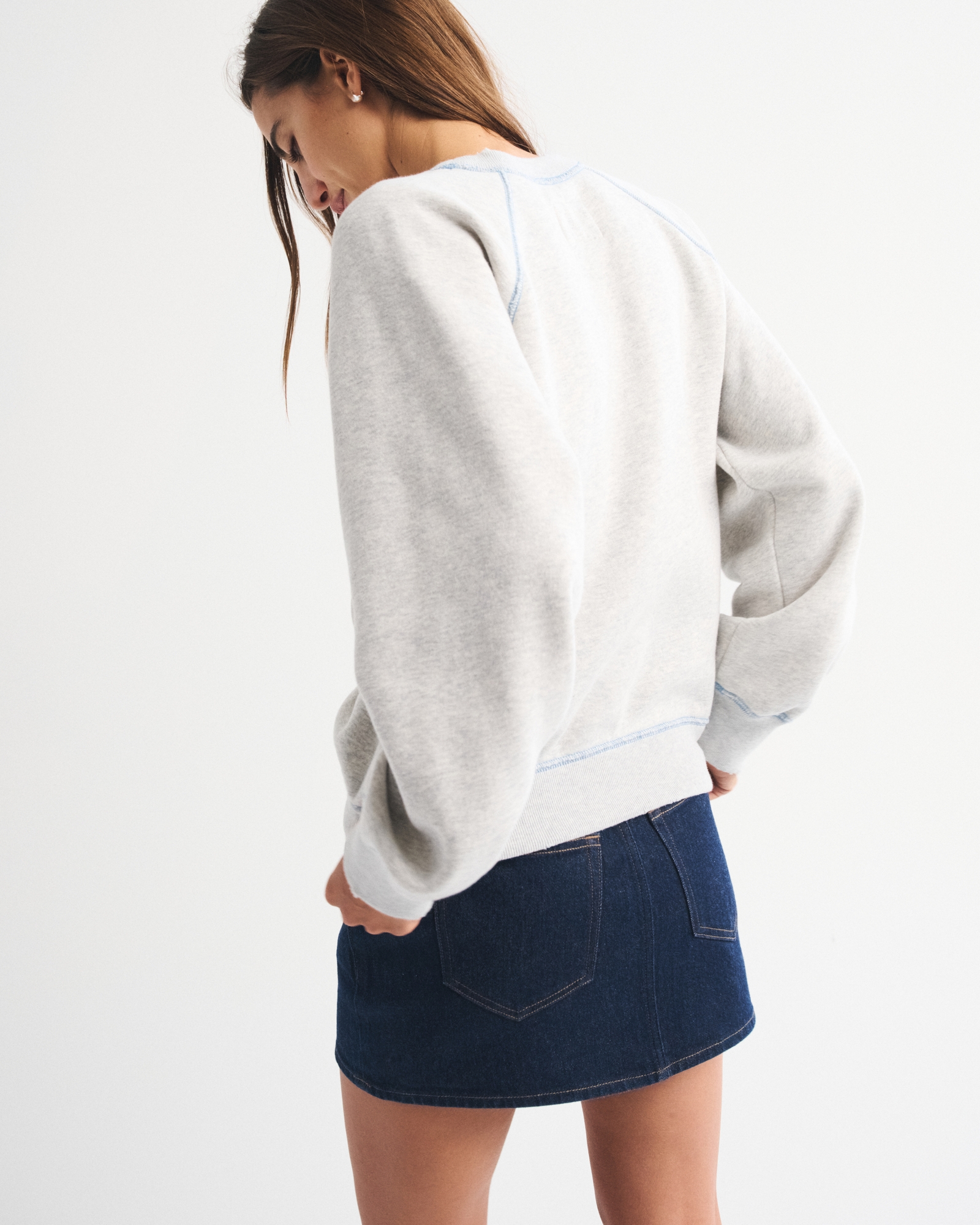 Graphic Raglan Classic Sunday Crew