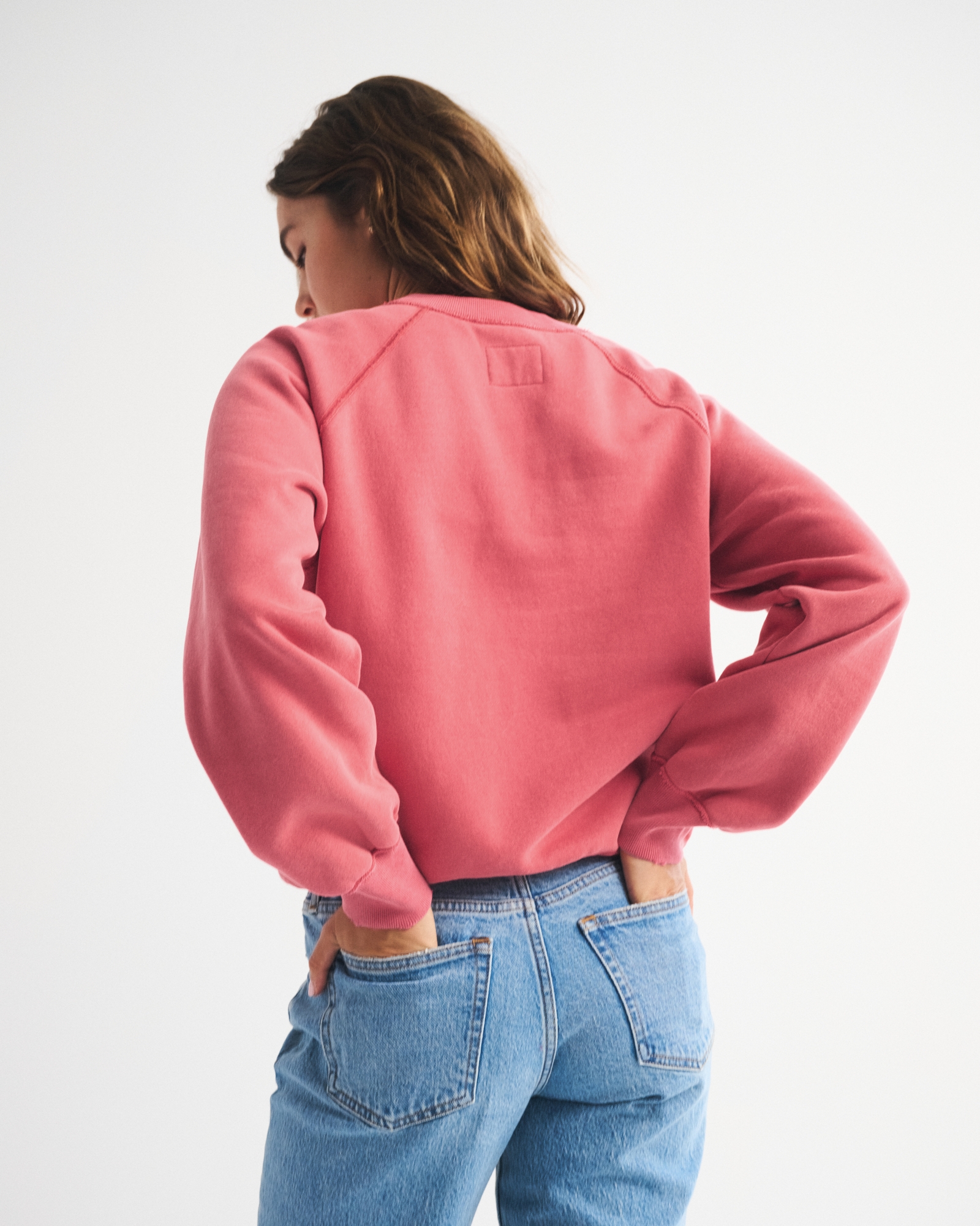 Graphic Raglan Classic Sunday Crew