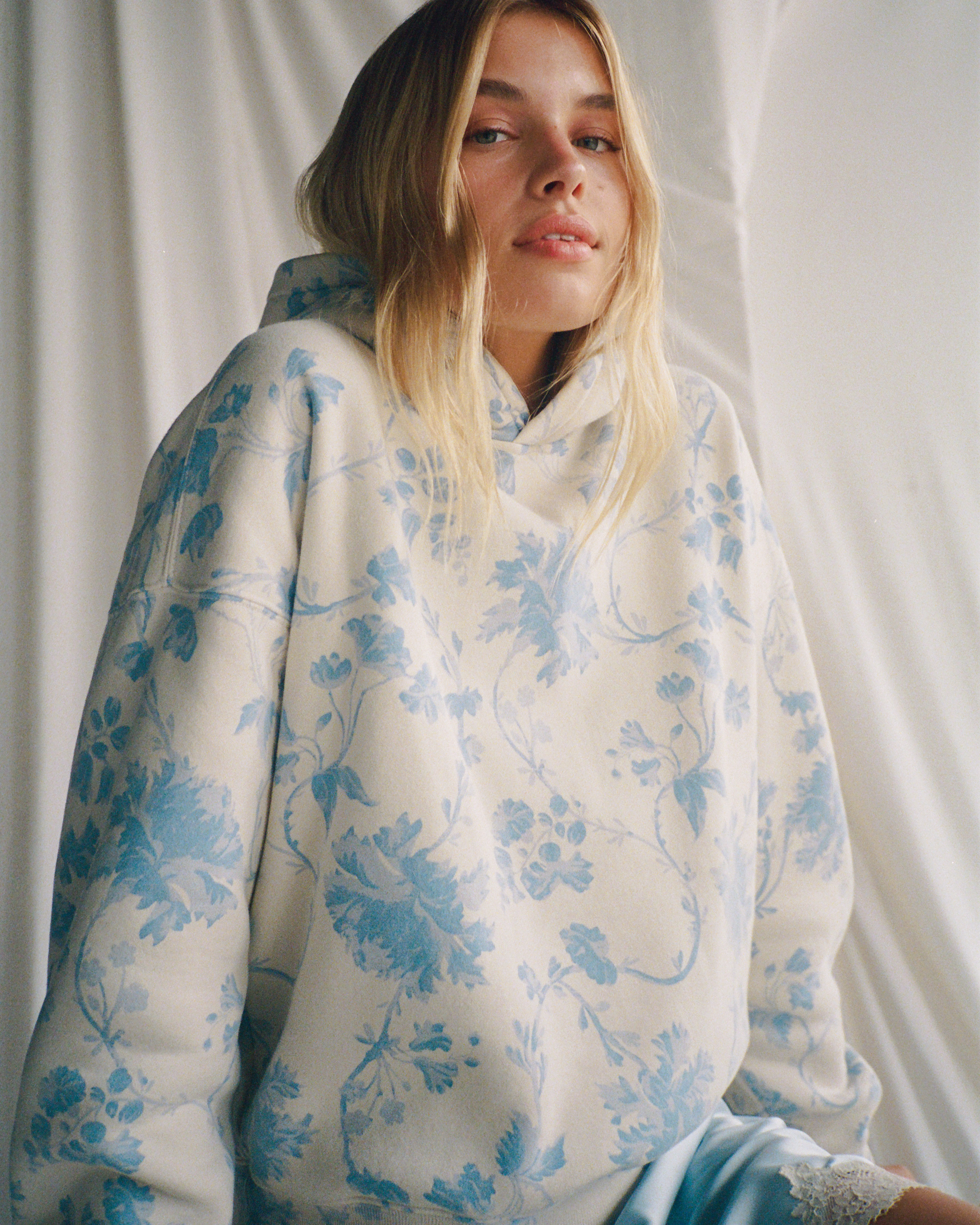 Abercrombie & Fitch Sunday Hoodie In White