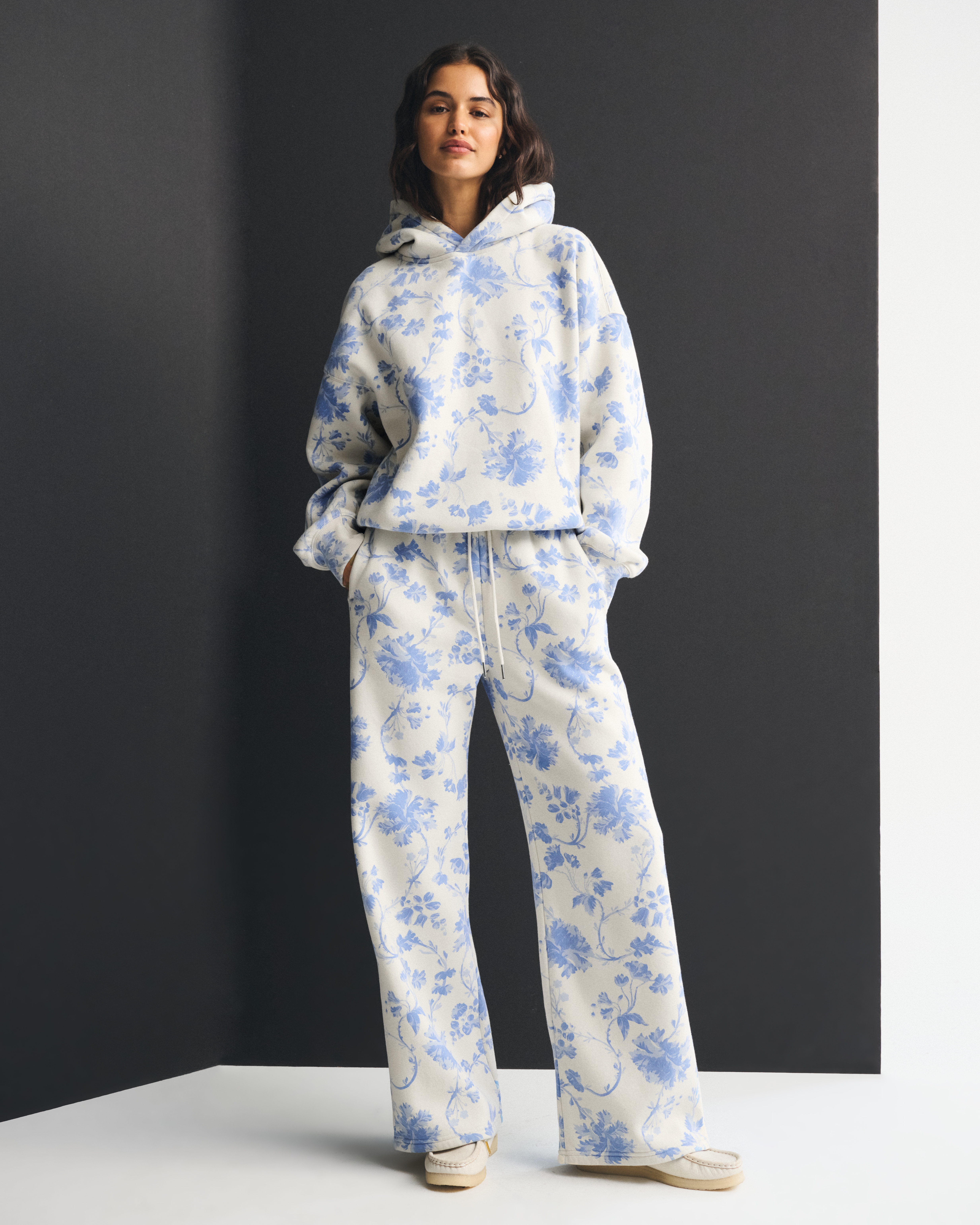 Abercrombie & Fitch Sunday Hoodie In White