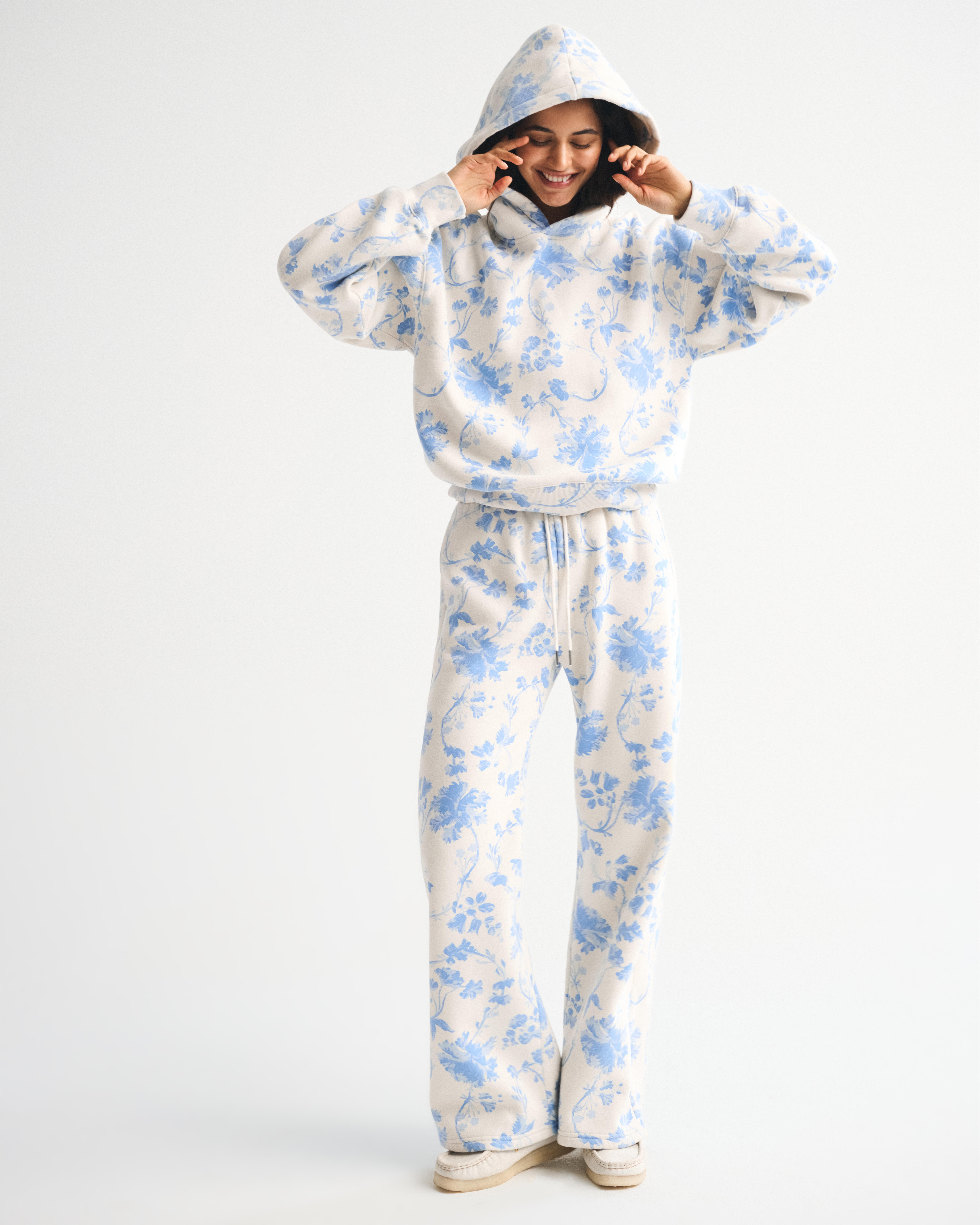 Abercrombie & Fitch Sunday Hoodie In White