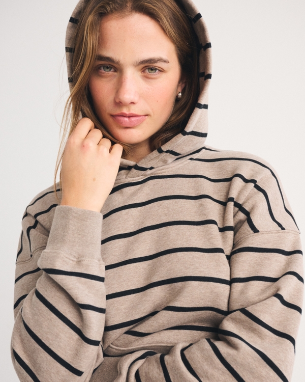 select to zoom model image