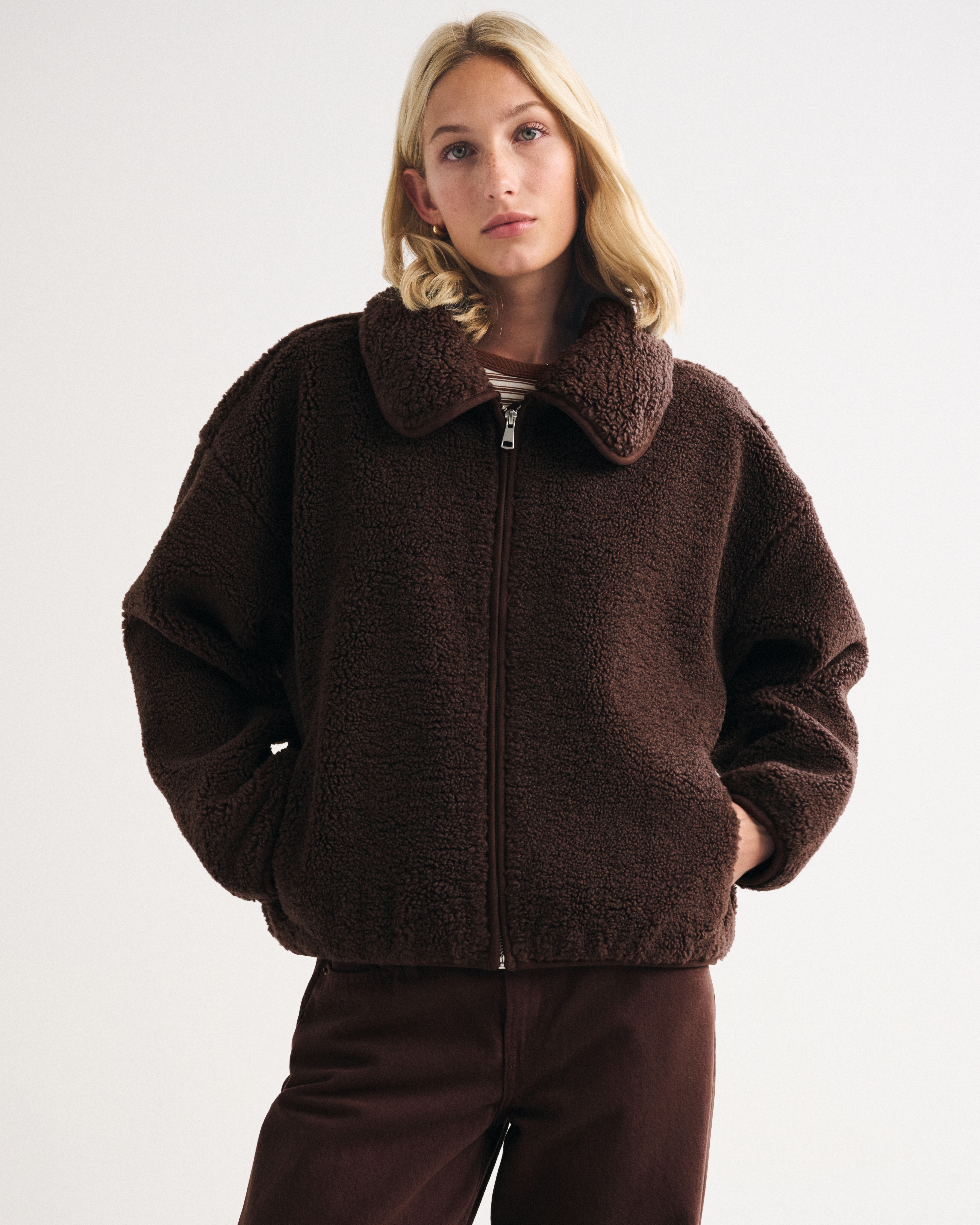 Женские куртки Abercrombie & Fitch Collared Zip-Up Sherpa Jacket — фото 2