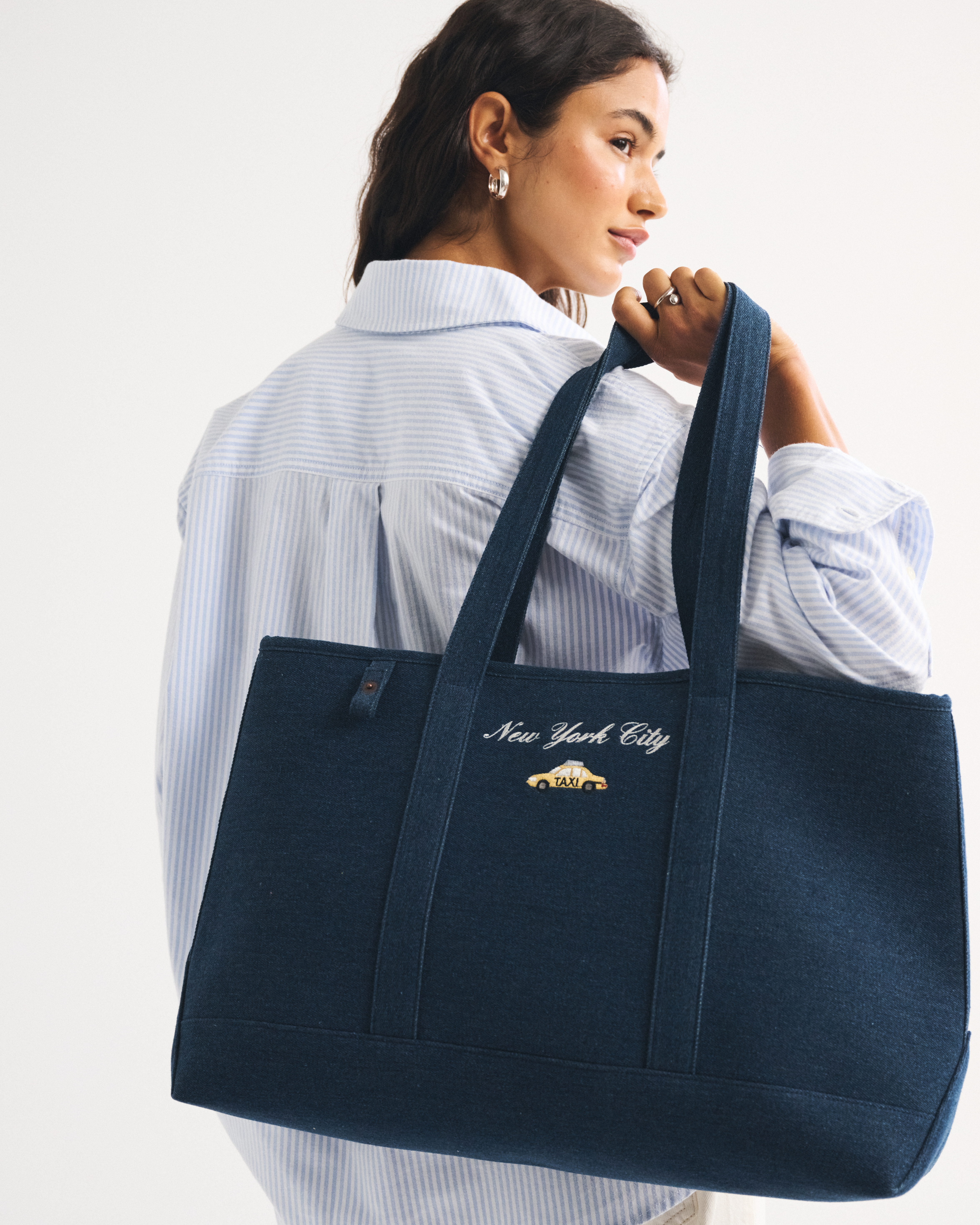 Женская сумка Abercrombie & Fitch Abbode Embroidered Denim Tote, цвет: Тёмно-синий — фото 2