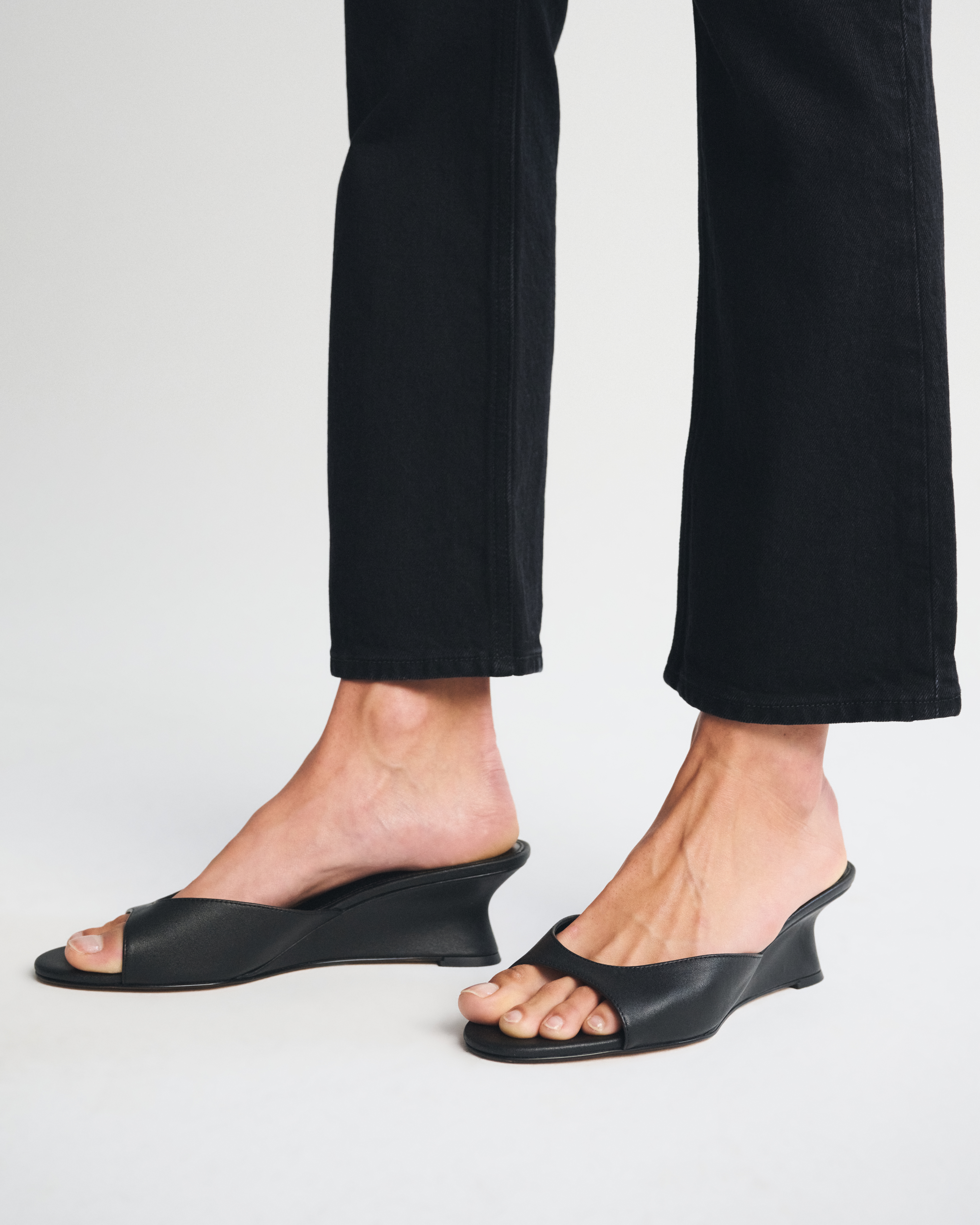 Женские туфли Abercrombie & Fitch Leather Wedge Heel, цвет: Чёрный — фото 2