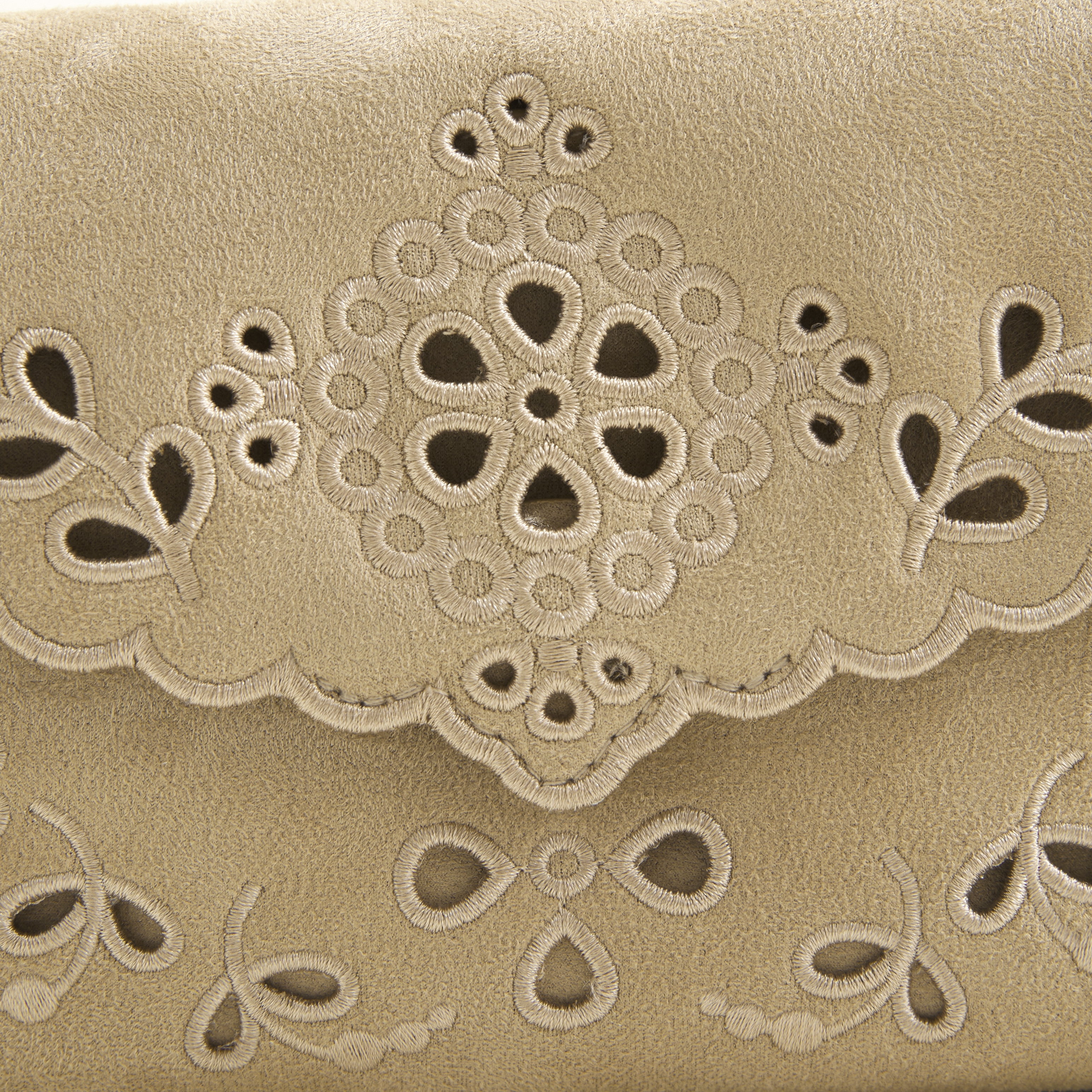 Женские сумки Abercrombie & Fitch Cutwork Shoulder Bag — фото 2