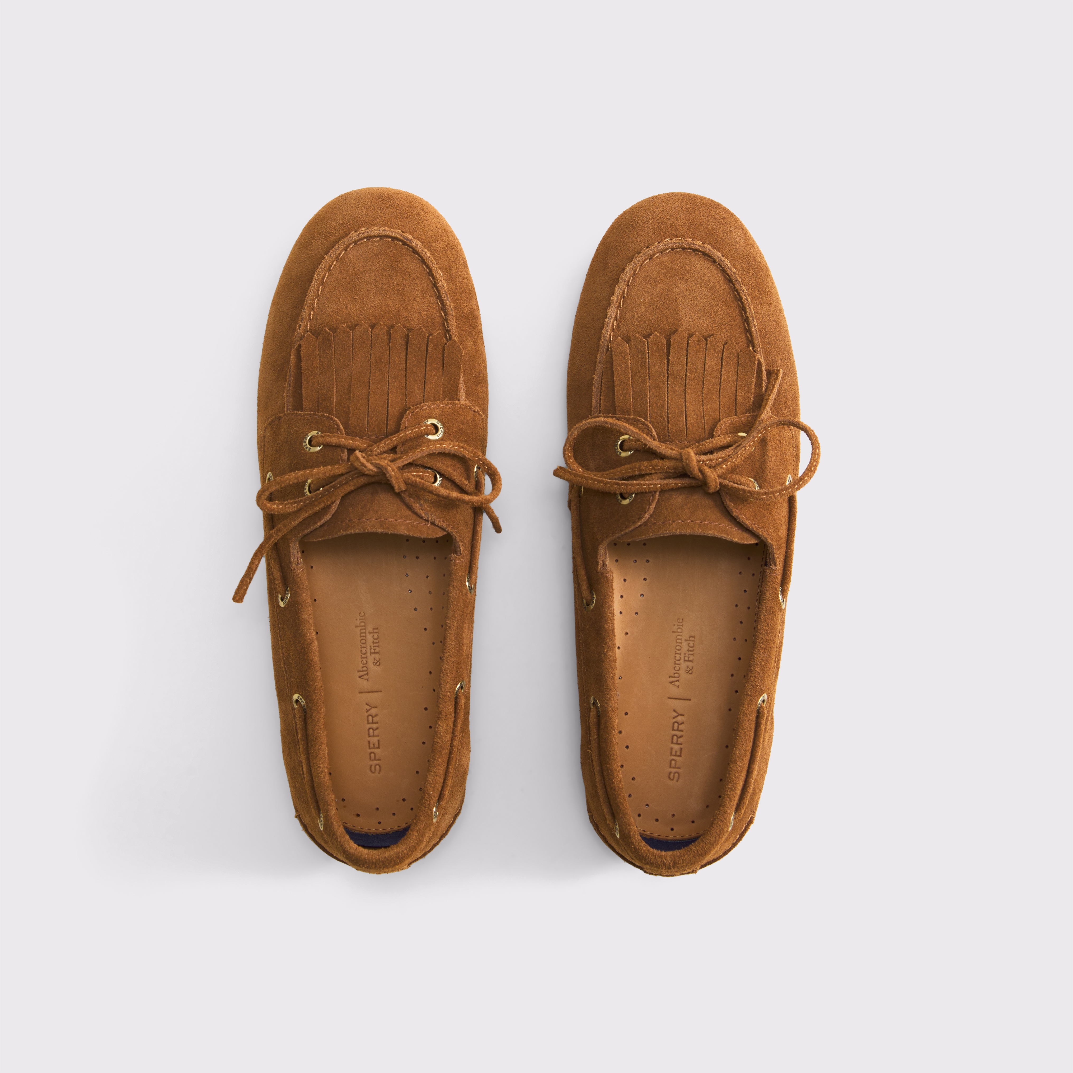 Женские кроссовки Abercrombie & Fitch Sperry Authentic Original™ A&F Exclusive Slim Kiltie Boat, цвет: Светлый коричневый — фото 2