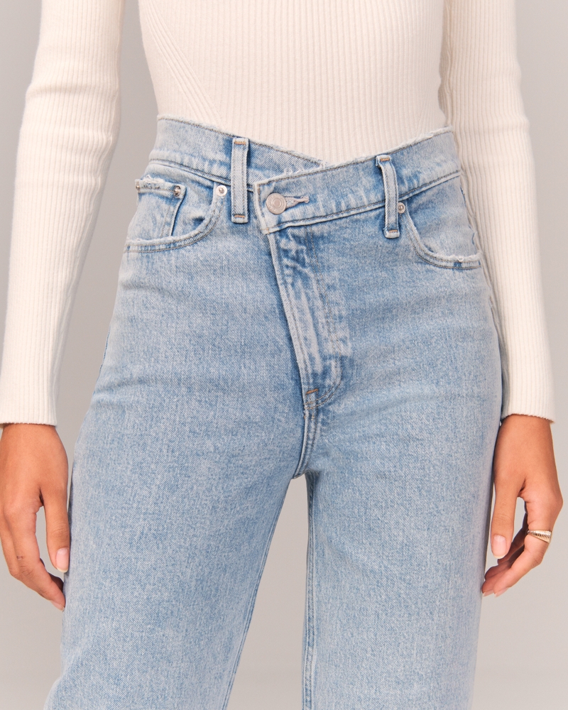 Hollister Ultra High-Rise Light Wash Baggy Jeans