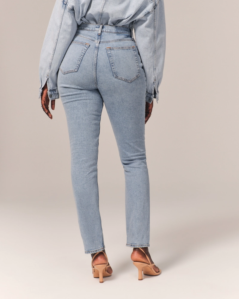Curve Love Ultra High Rise 90s Slim Straight Jean