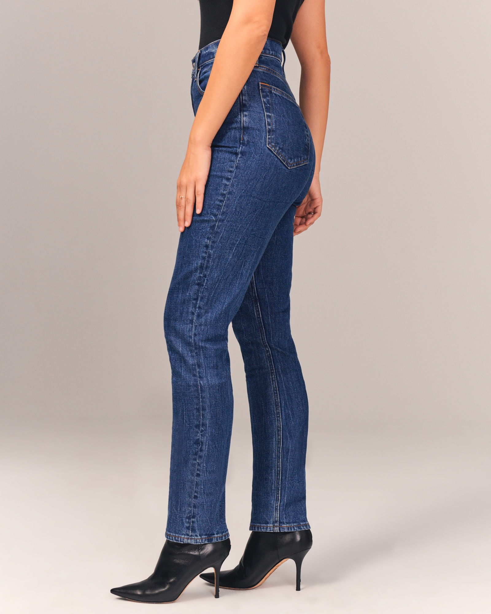 Curve Love Ultra High Rise 90s Slim Straight Jean