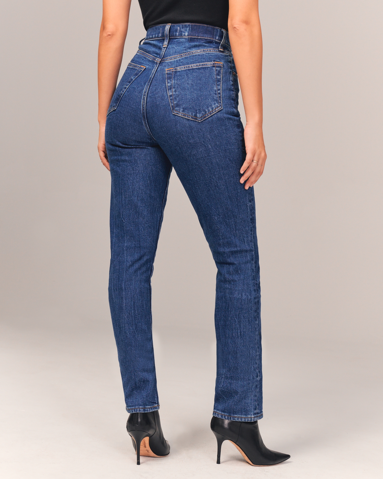 Curve Love Ultra High Rise 90s Slim Straight Jean