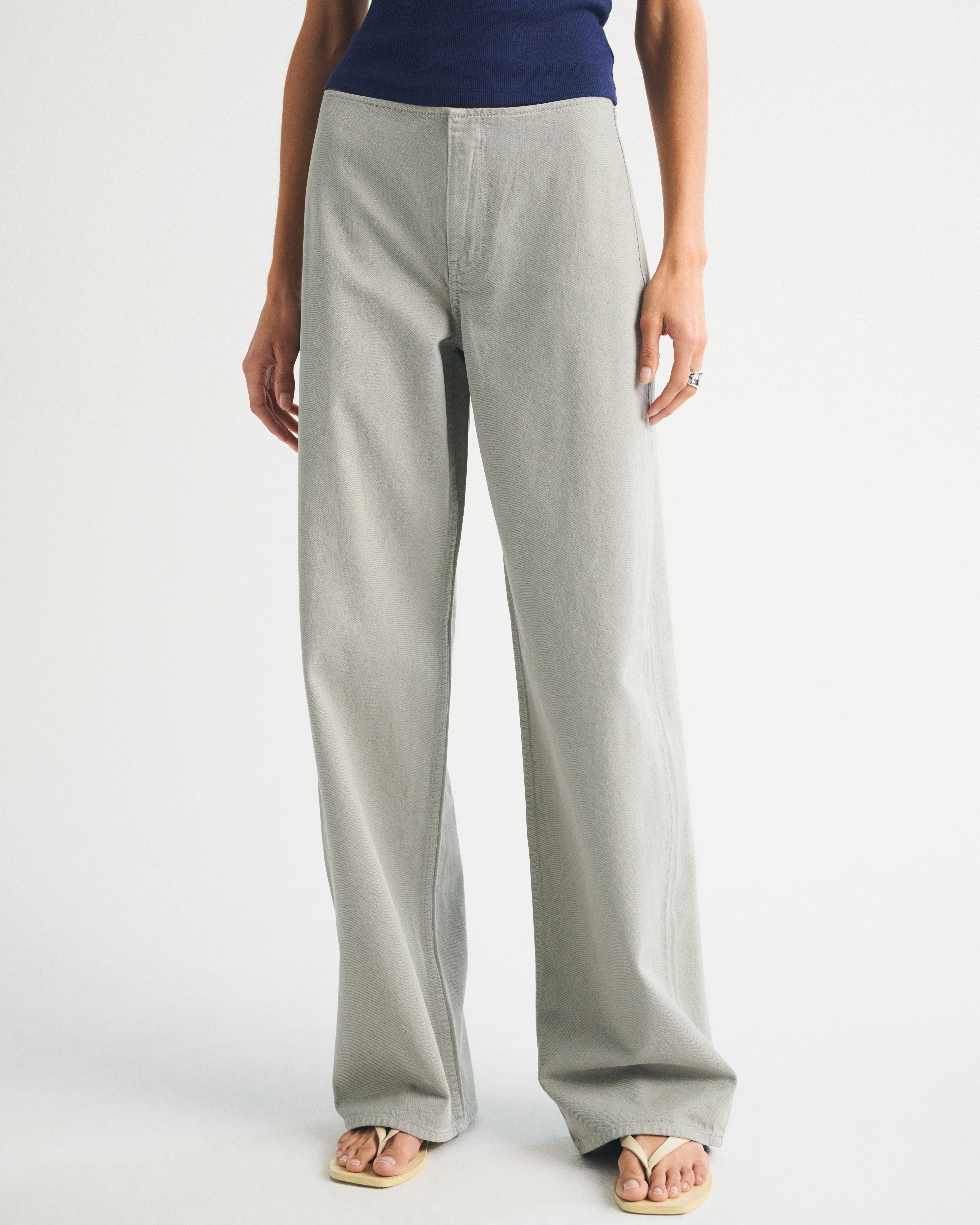 Женские джинсы Abercrombie & Fitch Clean Waist Low Rise Ultra Loose Jean, цвет: Aloe — фото 3