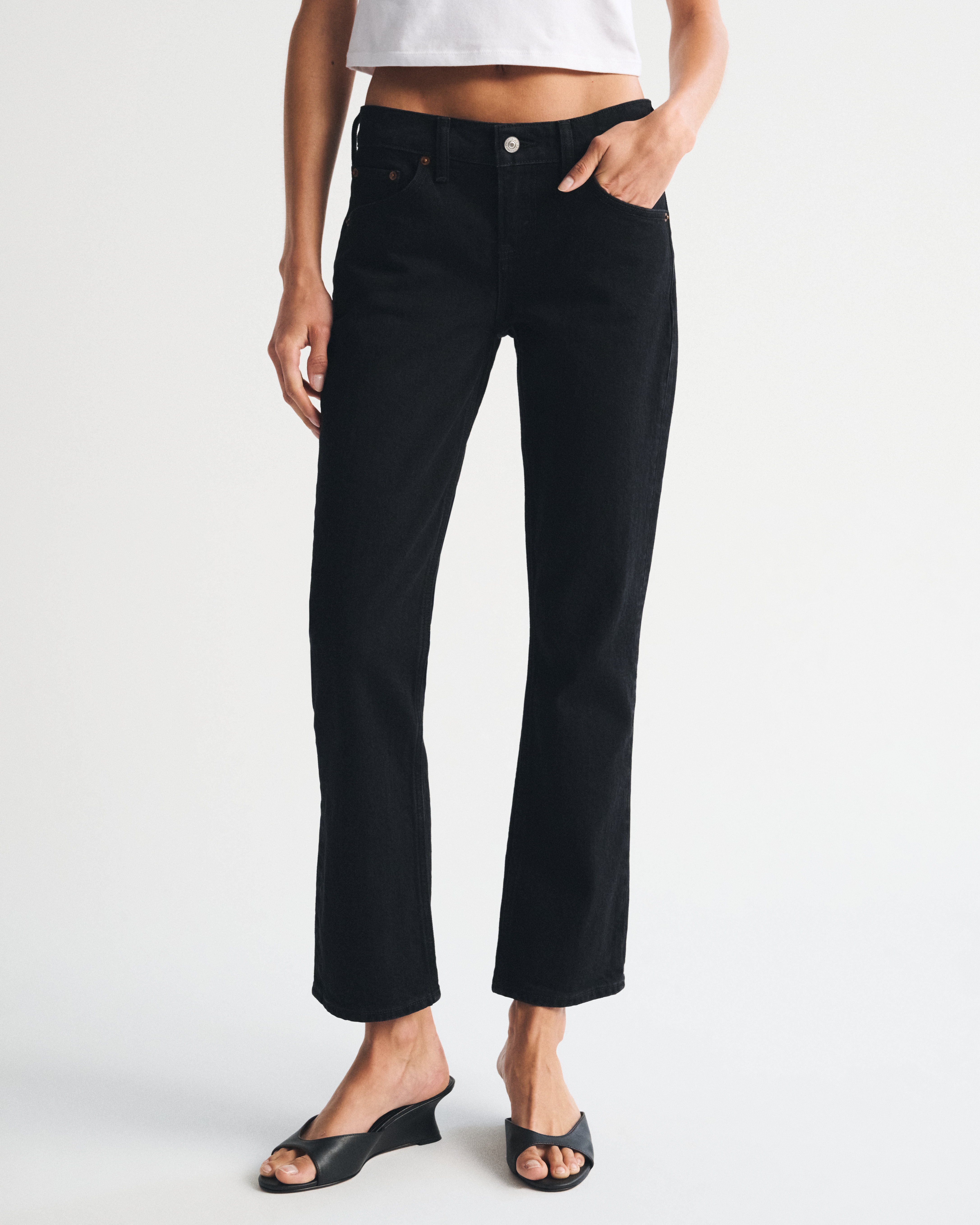 Женские джинсы Abercrombie & Fitch Low Rise Kick Flare Jean, цвет: Чёрный — фото 3