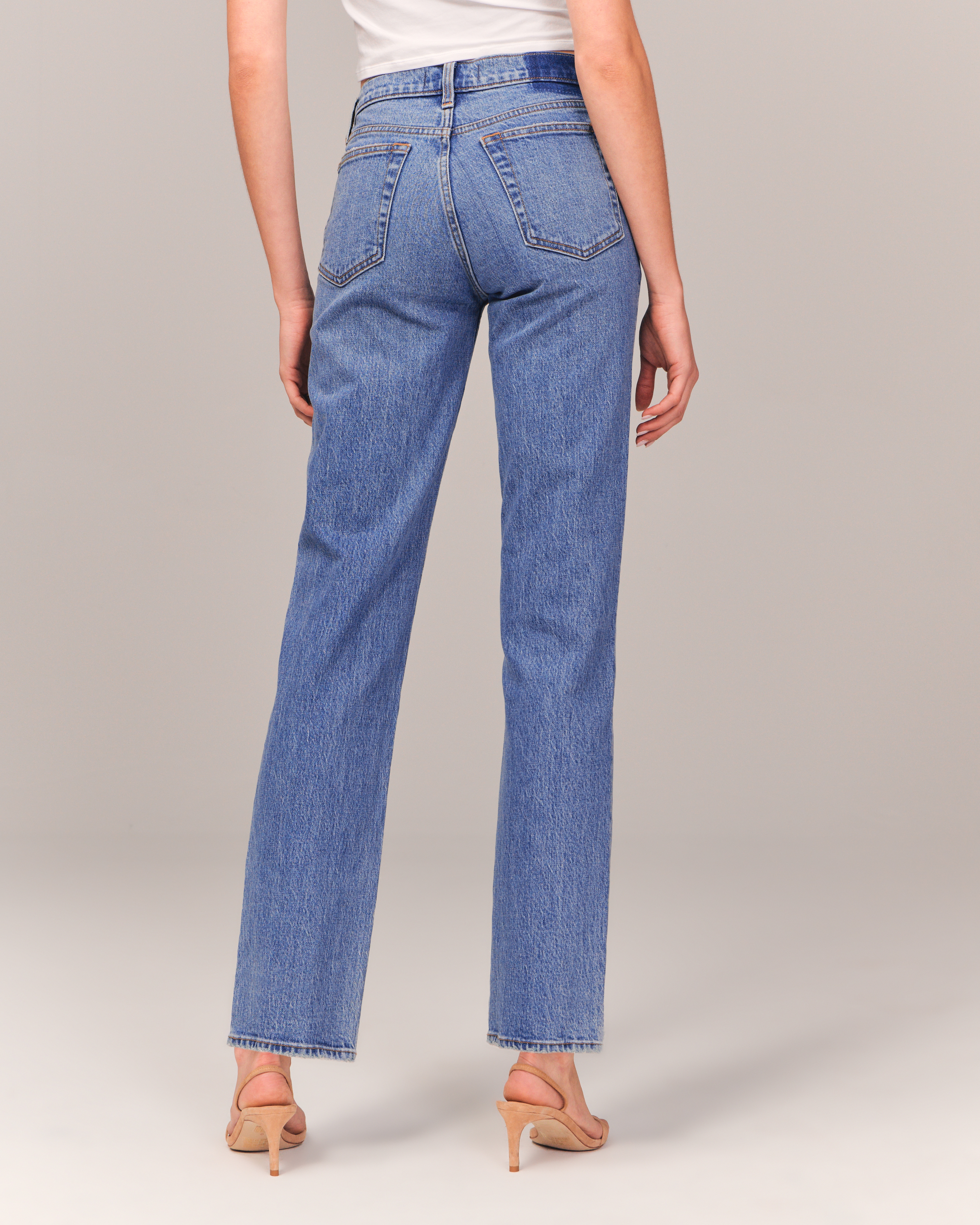 Women's Mid Rise 90s Straight Jean | Women's Up To 40% Off Select