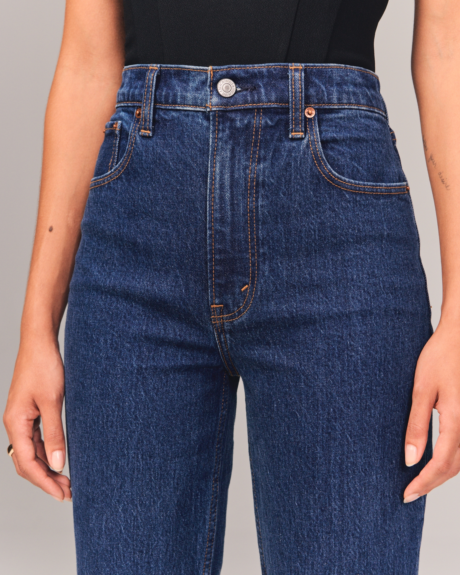 Ultra High Rise 90s Straight Jean