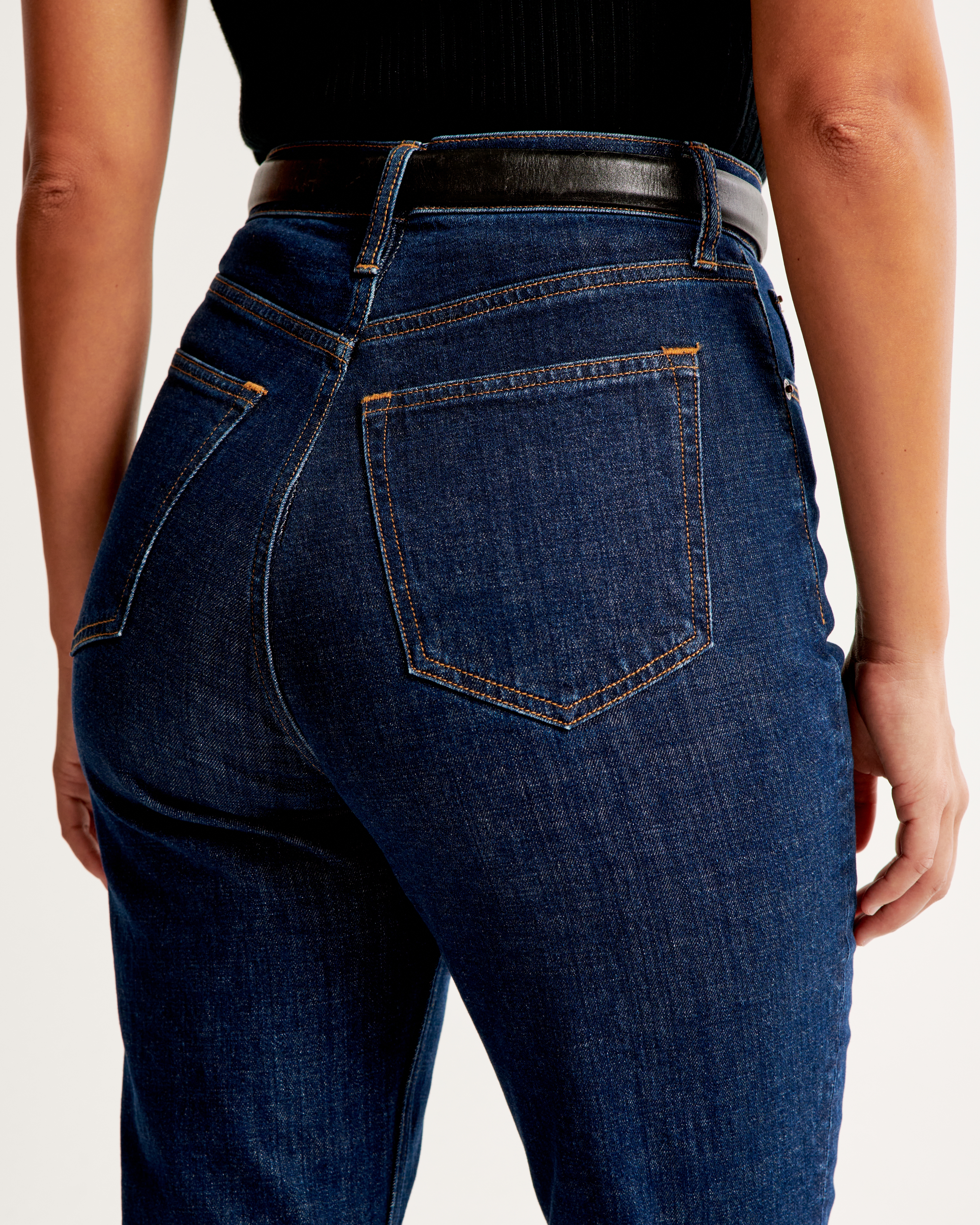 Curve Love Ultra High Rise 90s Slim Straight Jean