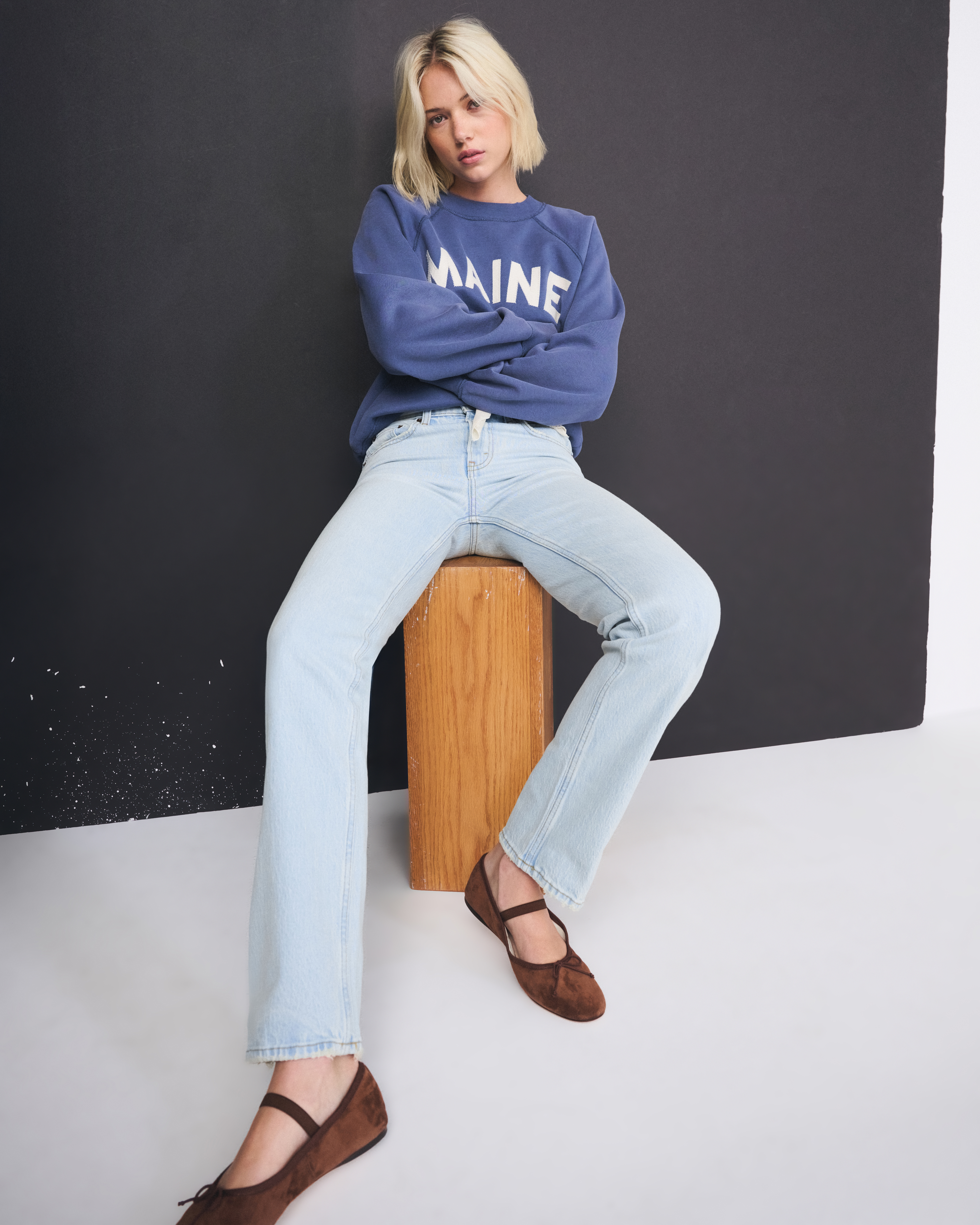 Abercrombie & Fitch Mid Rise 90s Straight Jean In White