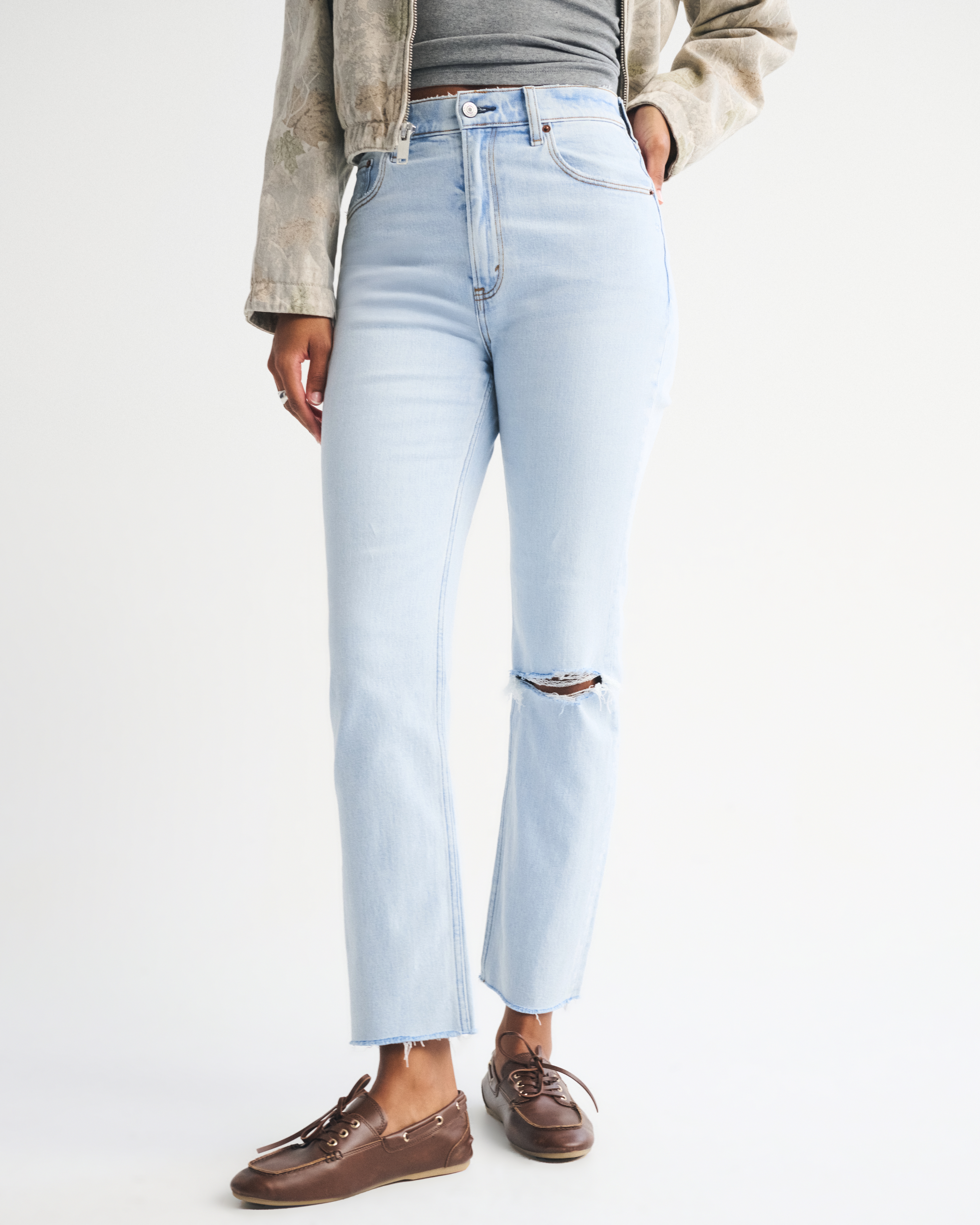 Женские джинсы Abercrombie & Fitch Curve Love Ultra High Rise Ankle Straight Jean, цвет: Light Destroy — фото 3